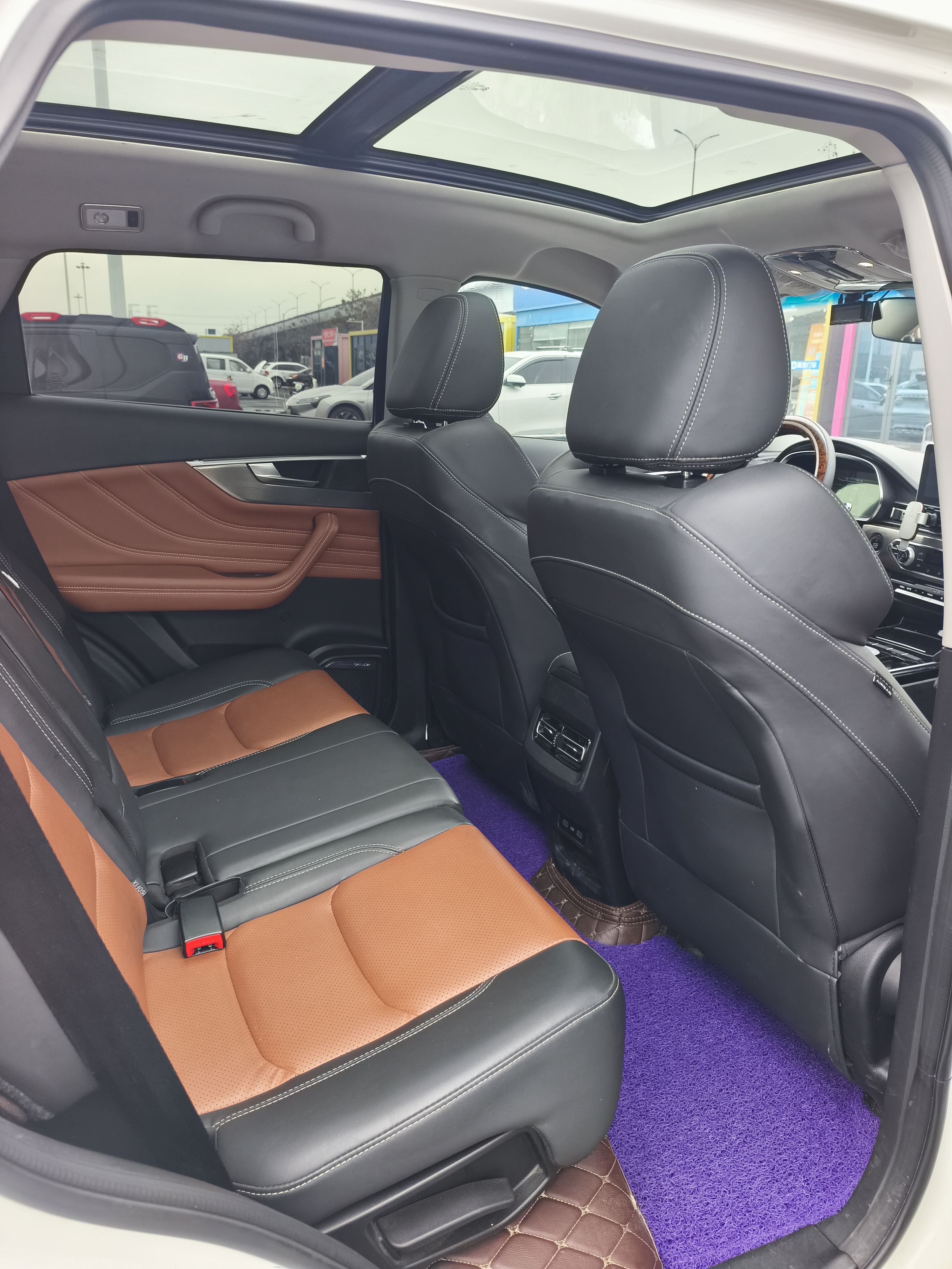 2019 car image #11