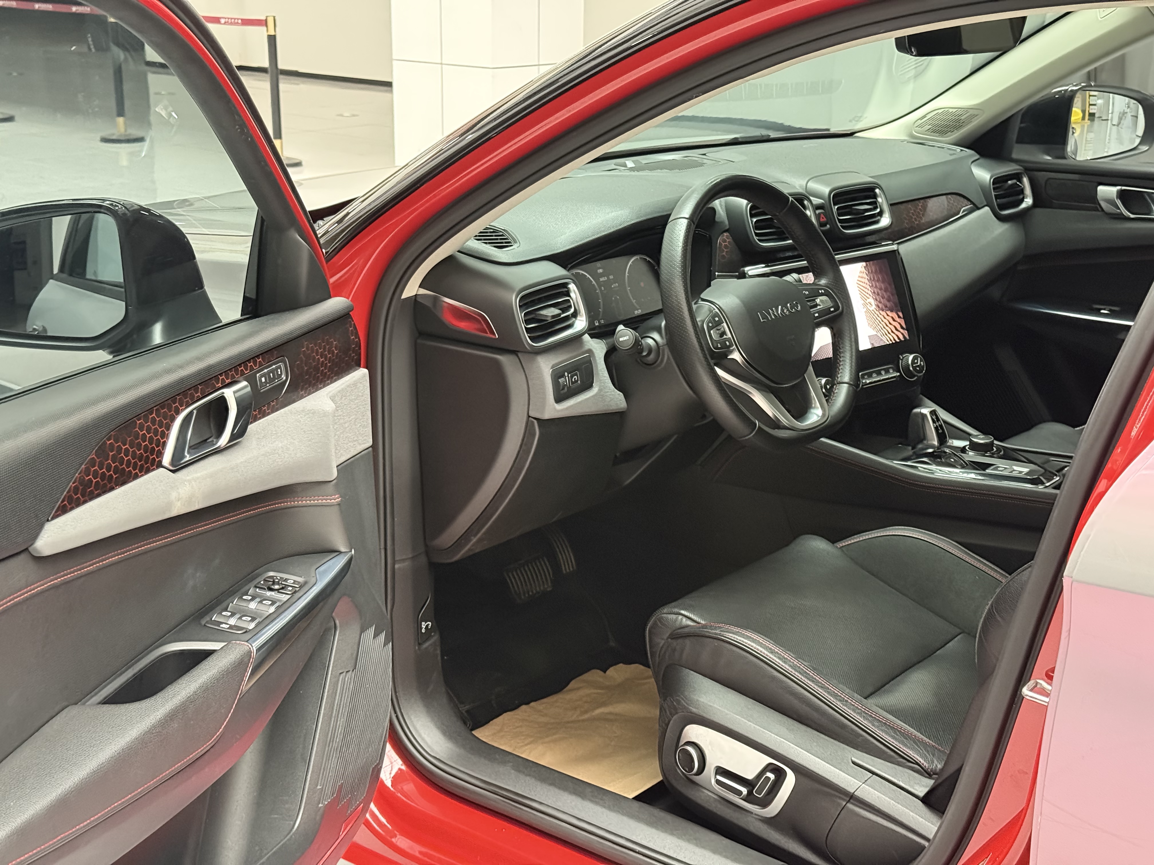 Lynk & Co 02 2019 car image #11