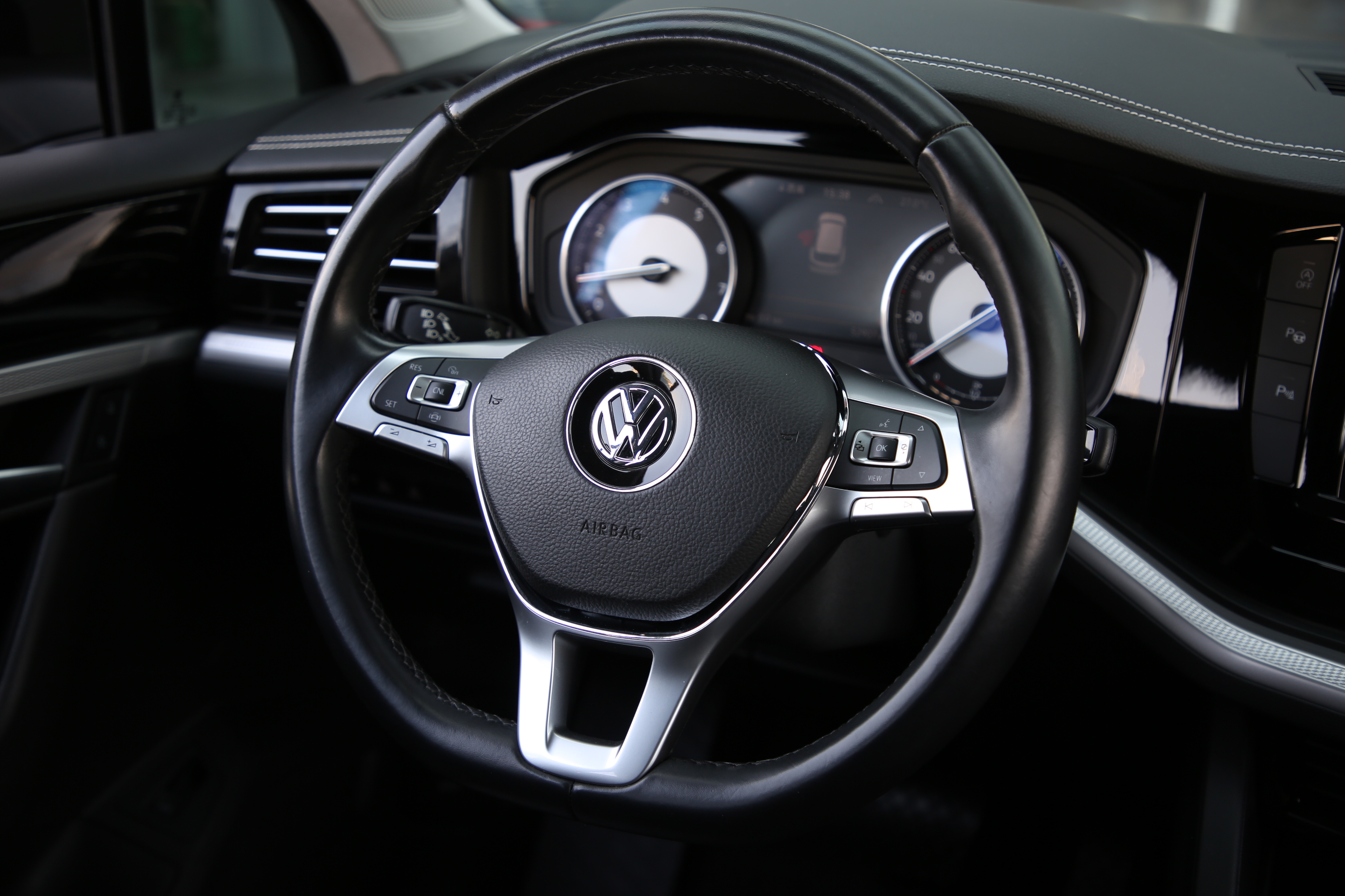 Volkswagen Touareg 2020 car image #11