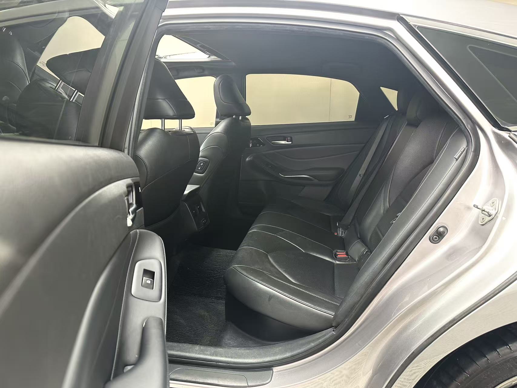 Toyota Avalon 2020 car image #11