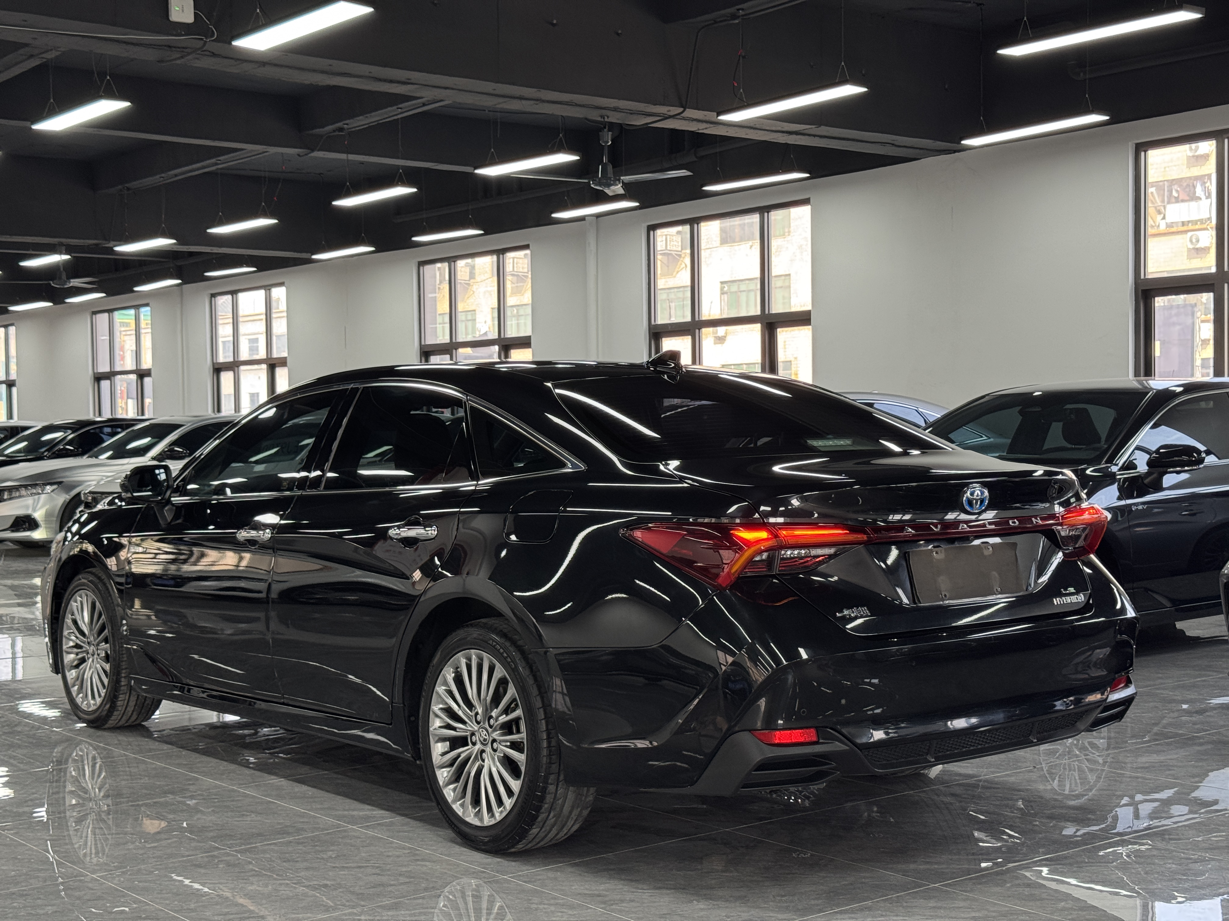 Toyota Avalon 2019 car image #11