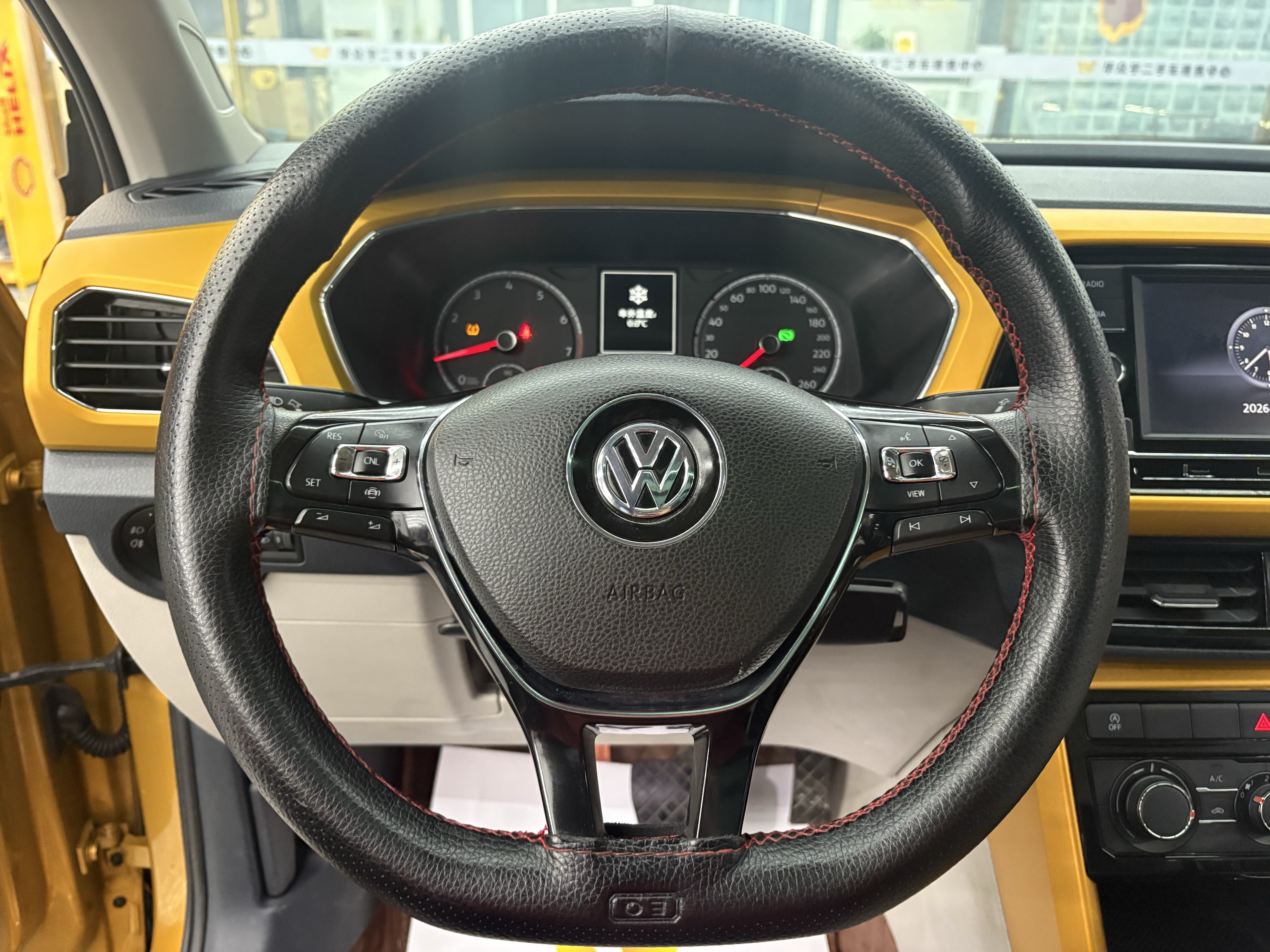 Volkswagen 2019 car image #11