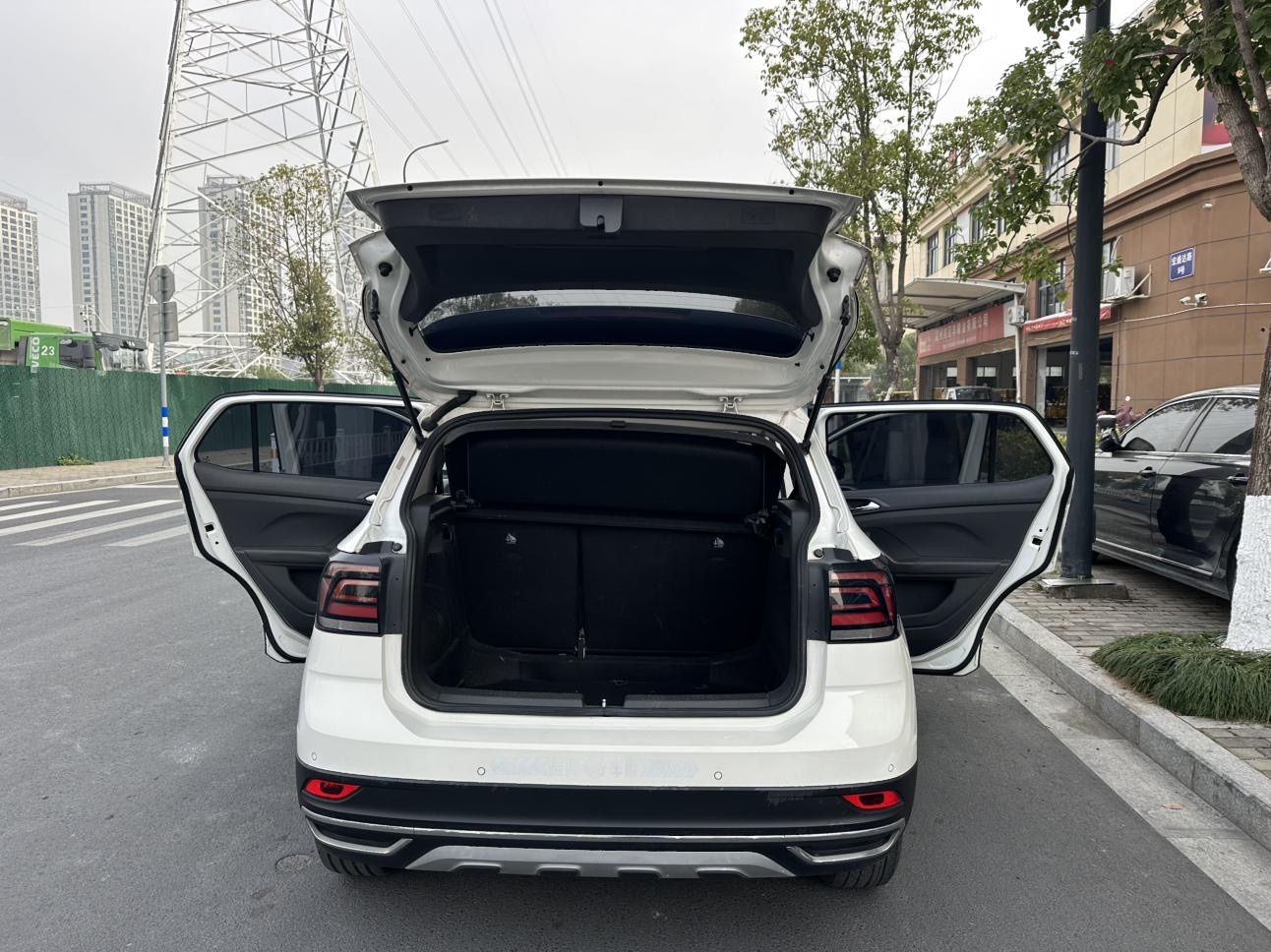 Volkswagen 2019 car image #11