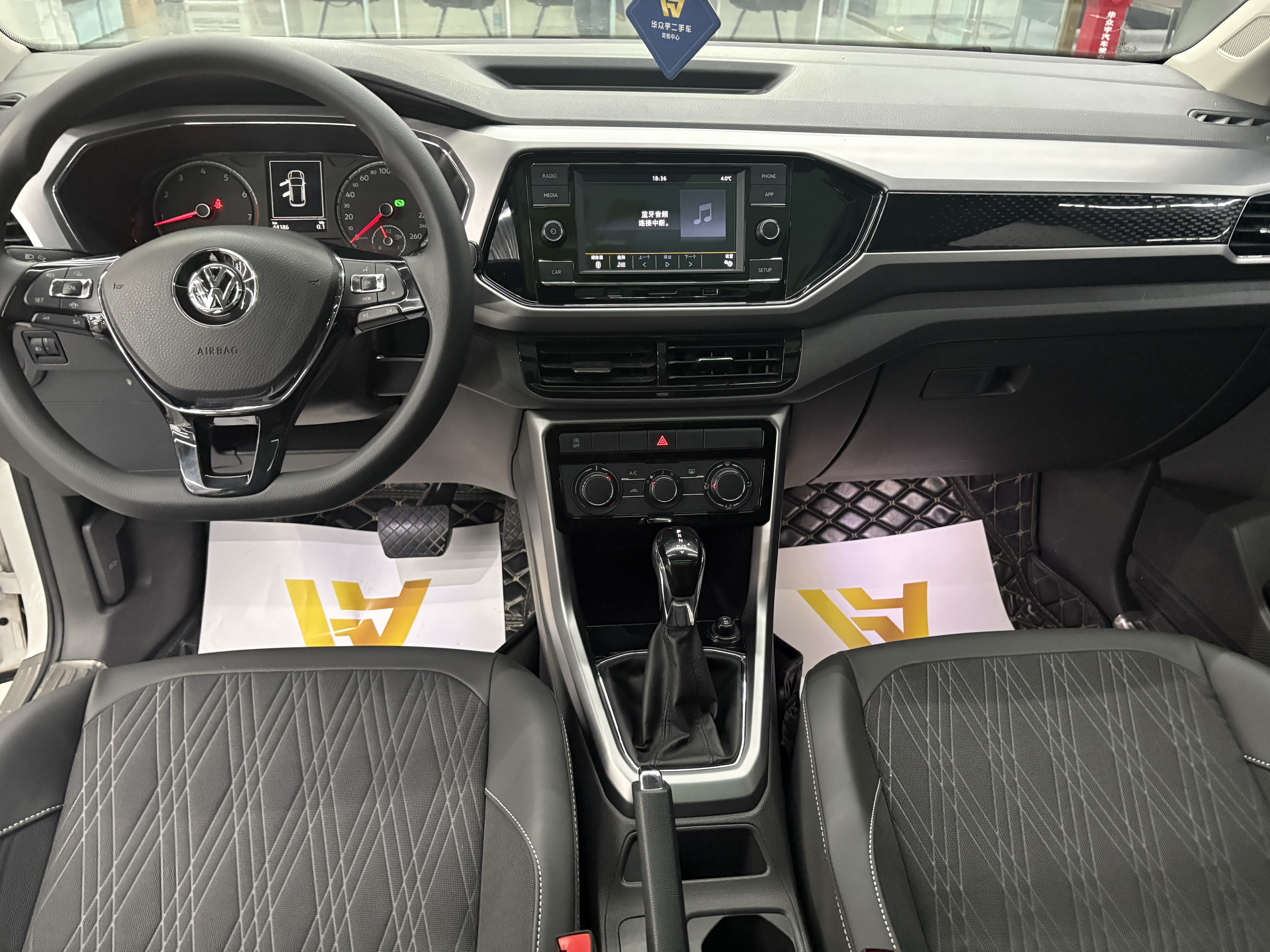 Volkswagen T-Cross 2020 car image #11
