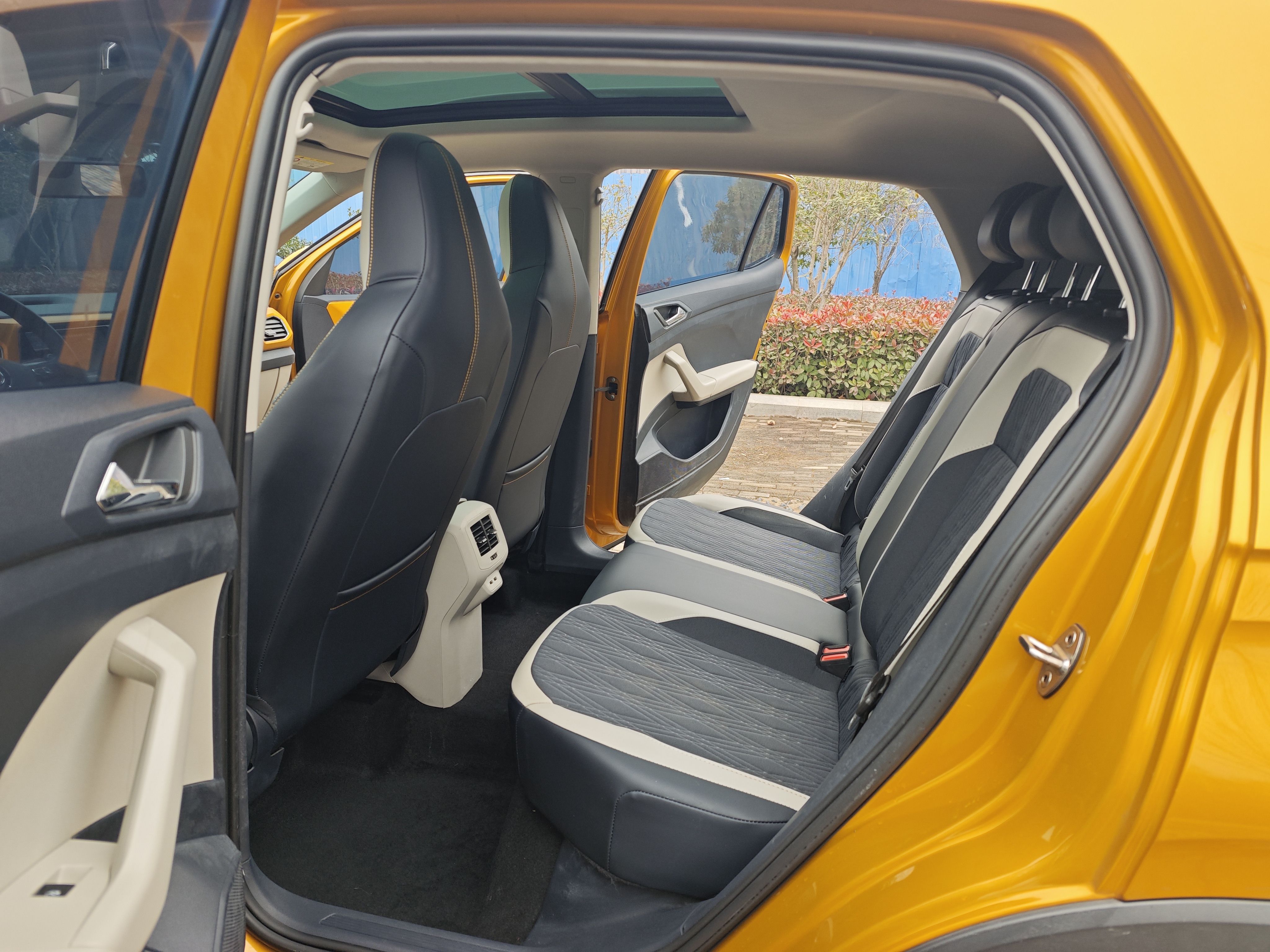 Volkswagen T-Cross 2019 #11 Volkswagen T-Cross 2019 car image #11