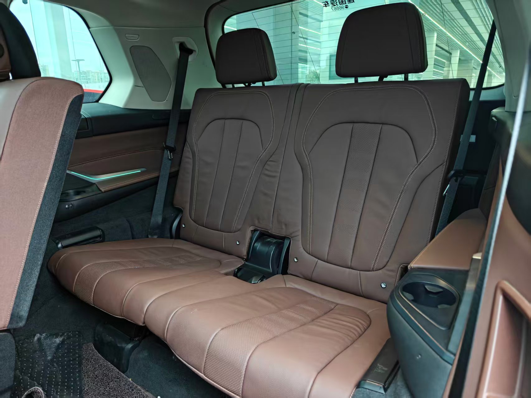 BMW X7 M60i 2019 car image #11