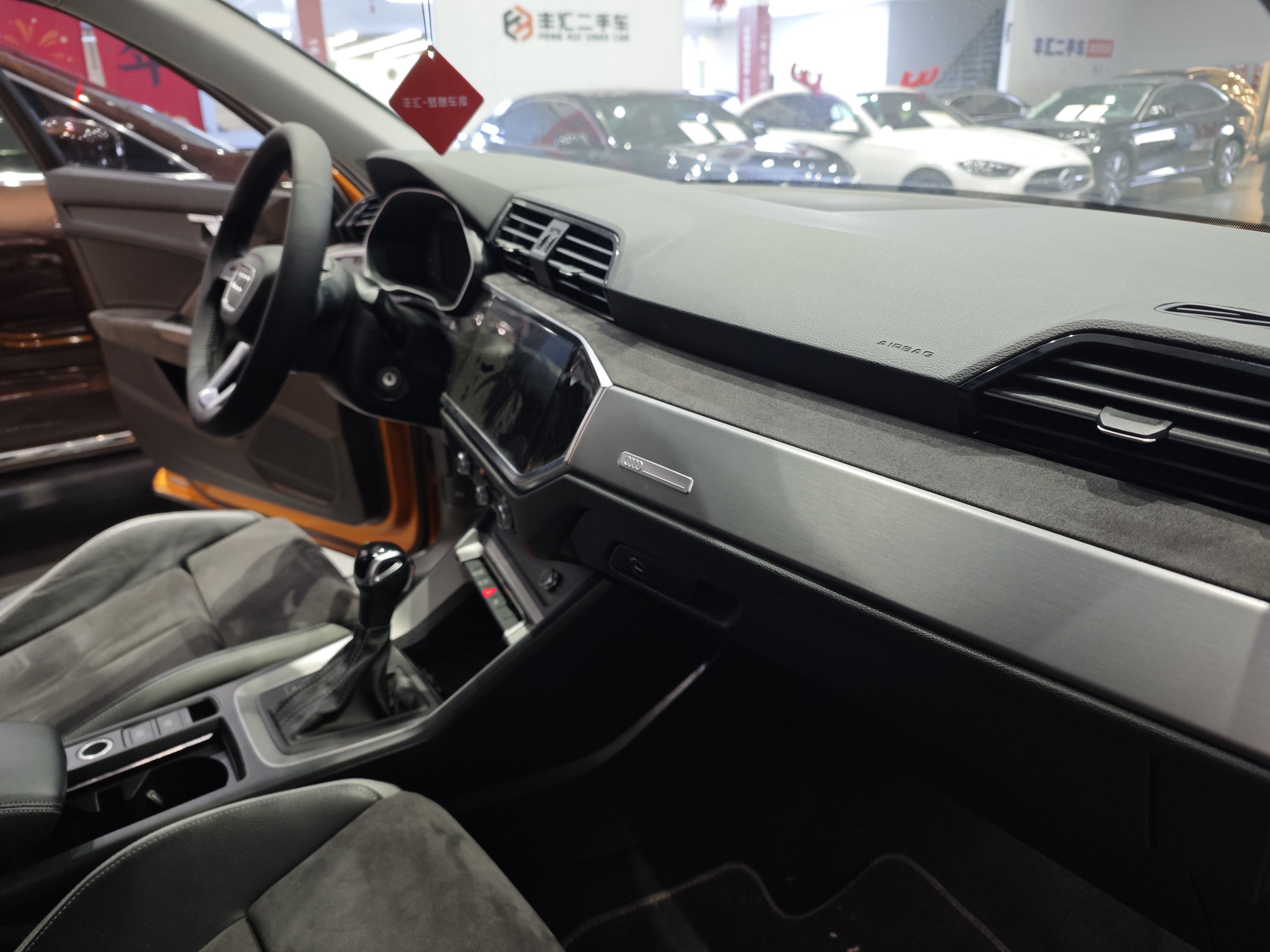 Audi Q3 2019 #11 Audi Q3 2019 car image #11