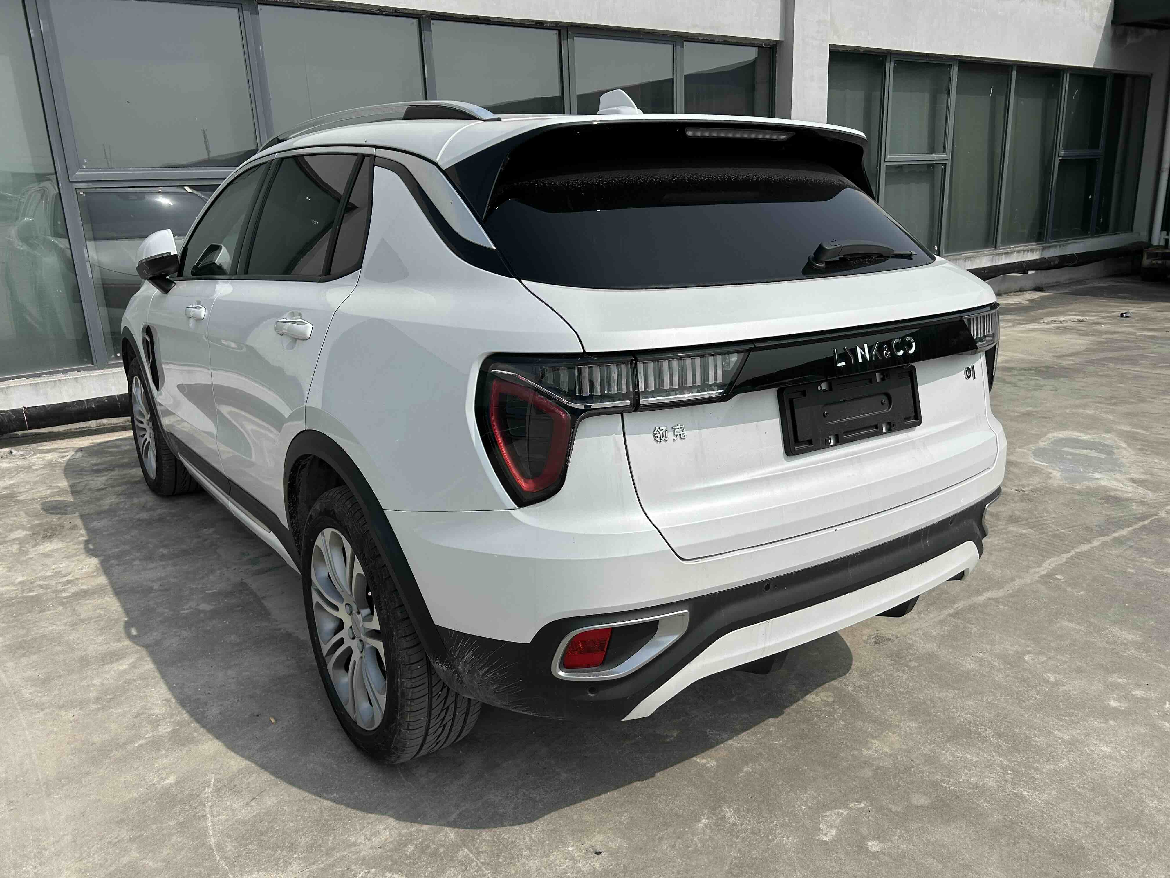 Lynk & Co 2019 car image #11