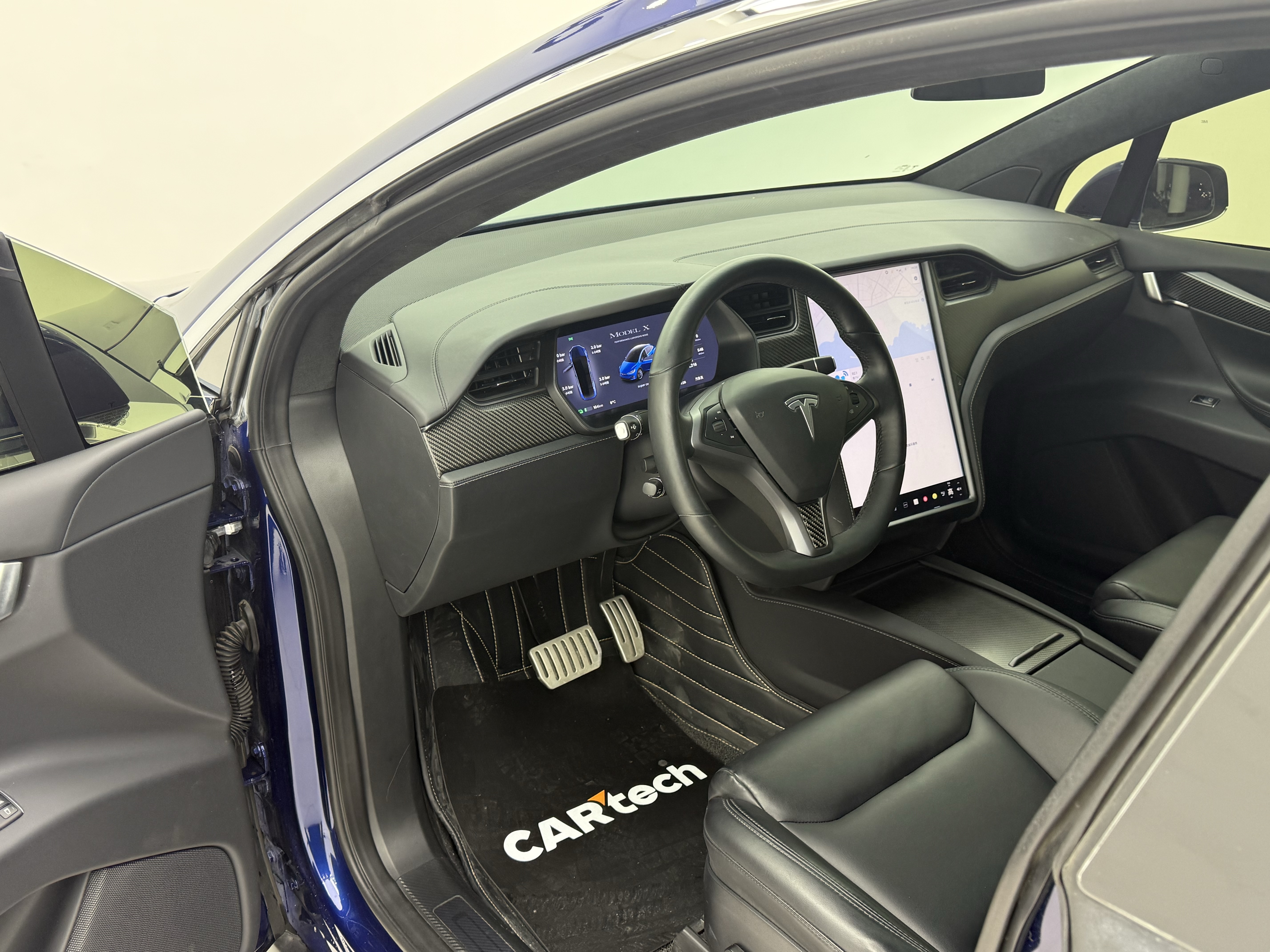 Tesla Model X 2020 car image #11