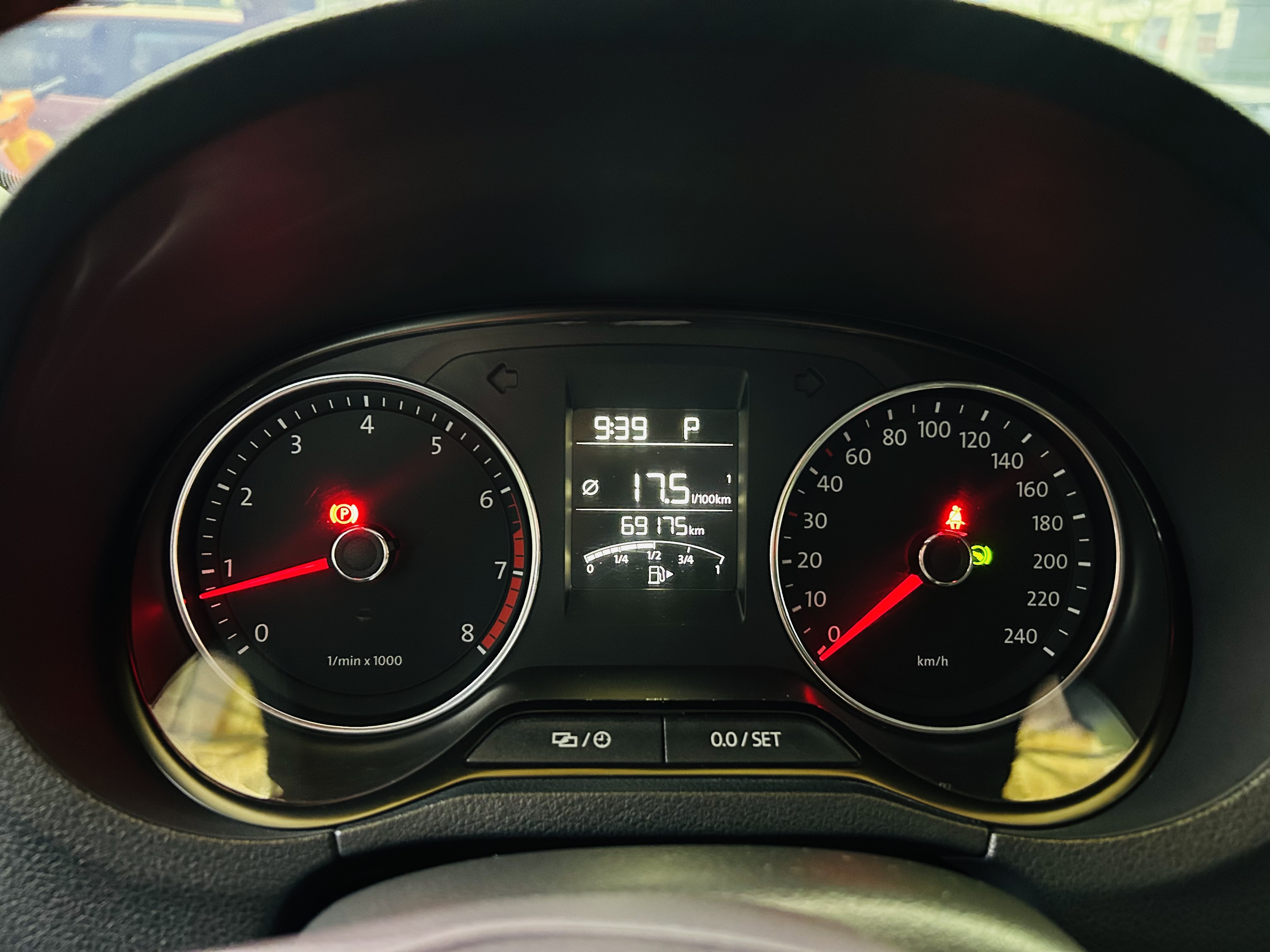 Volkswagen Polo 2015 car image #11