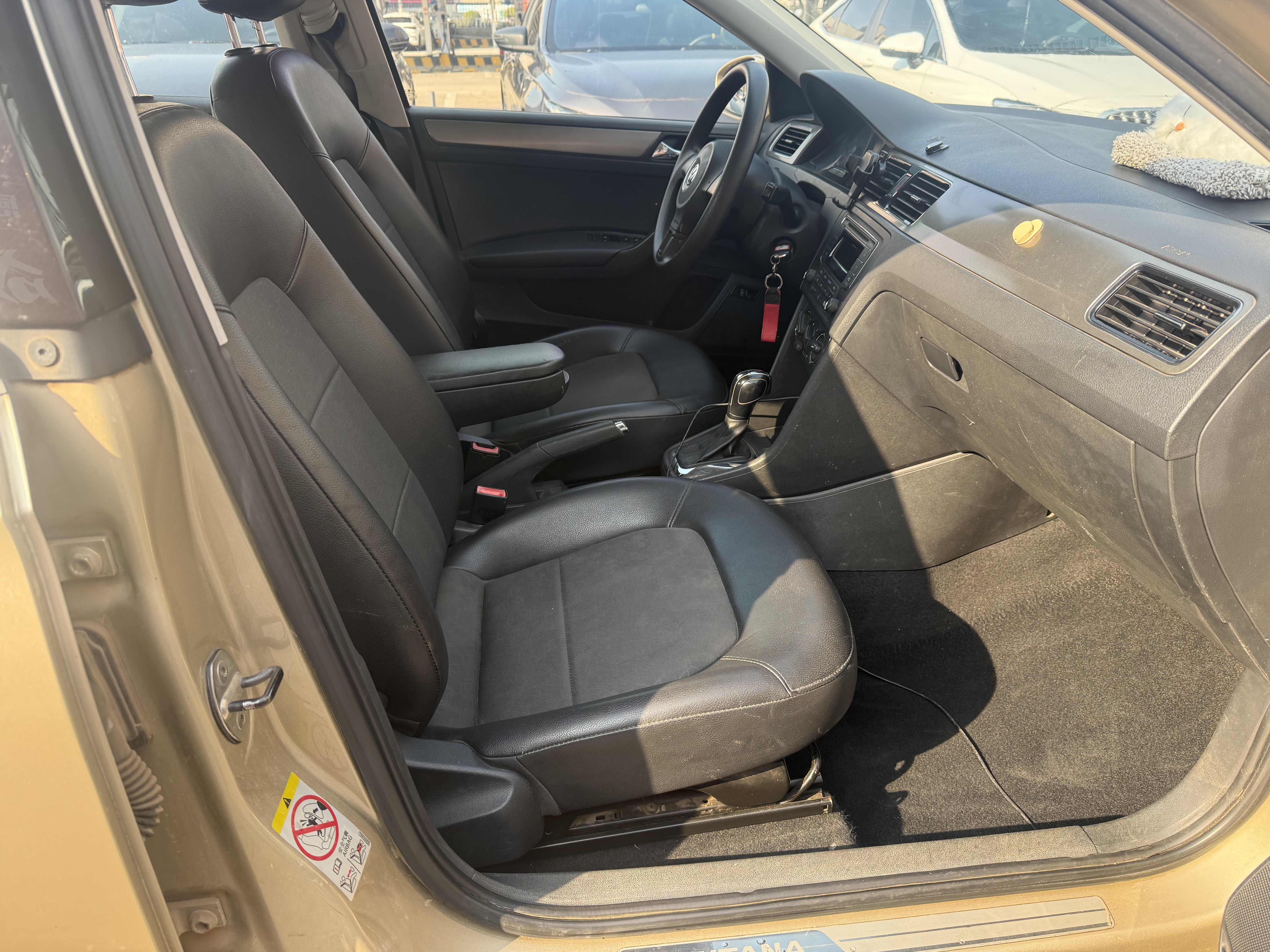 Santana 2014 car image #11