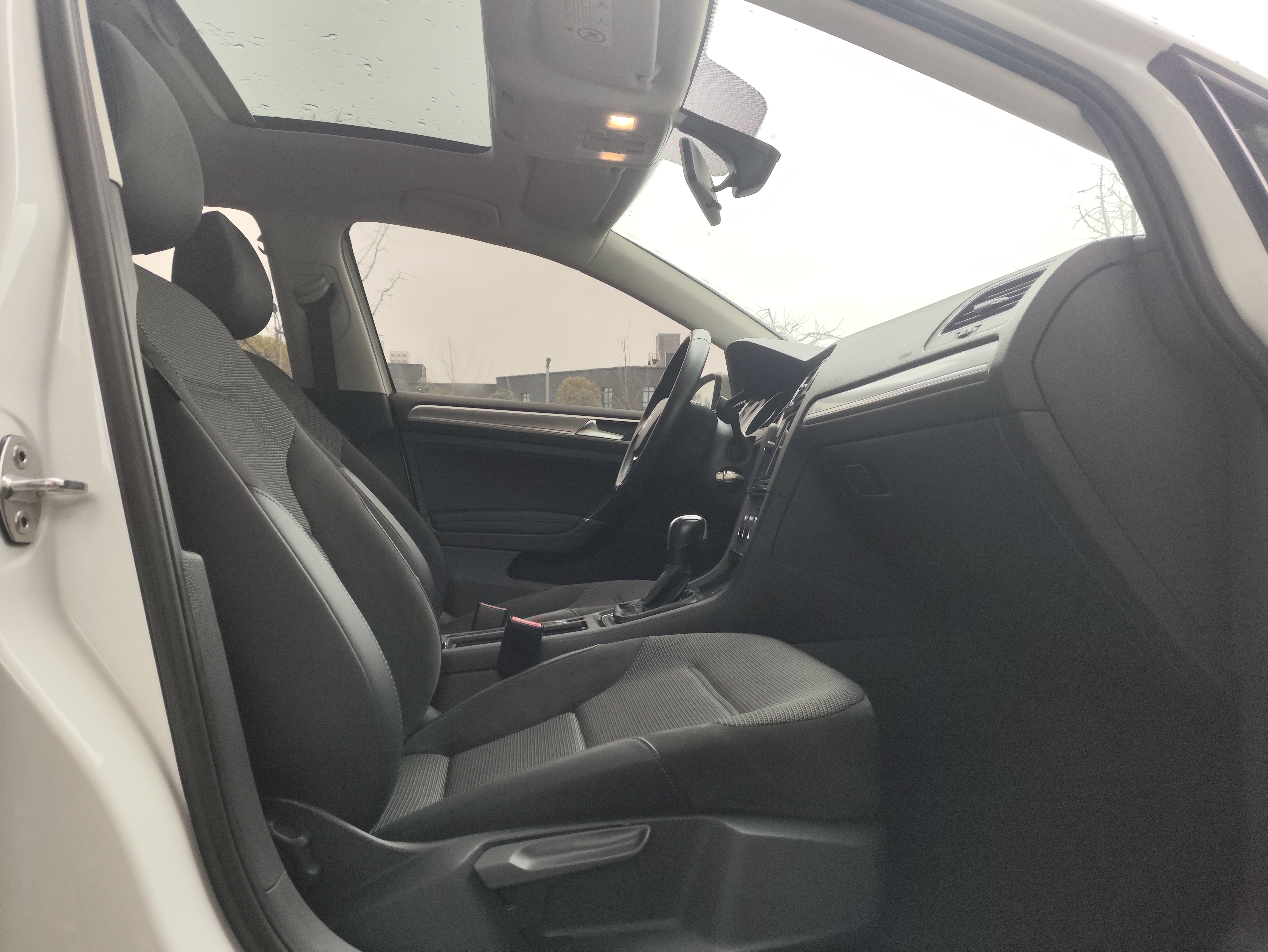 Volkswagen Golf 2019 car image #11