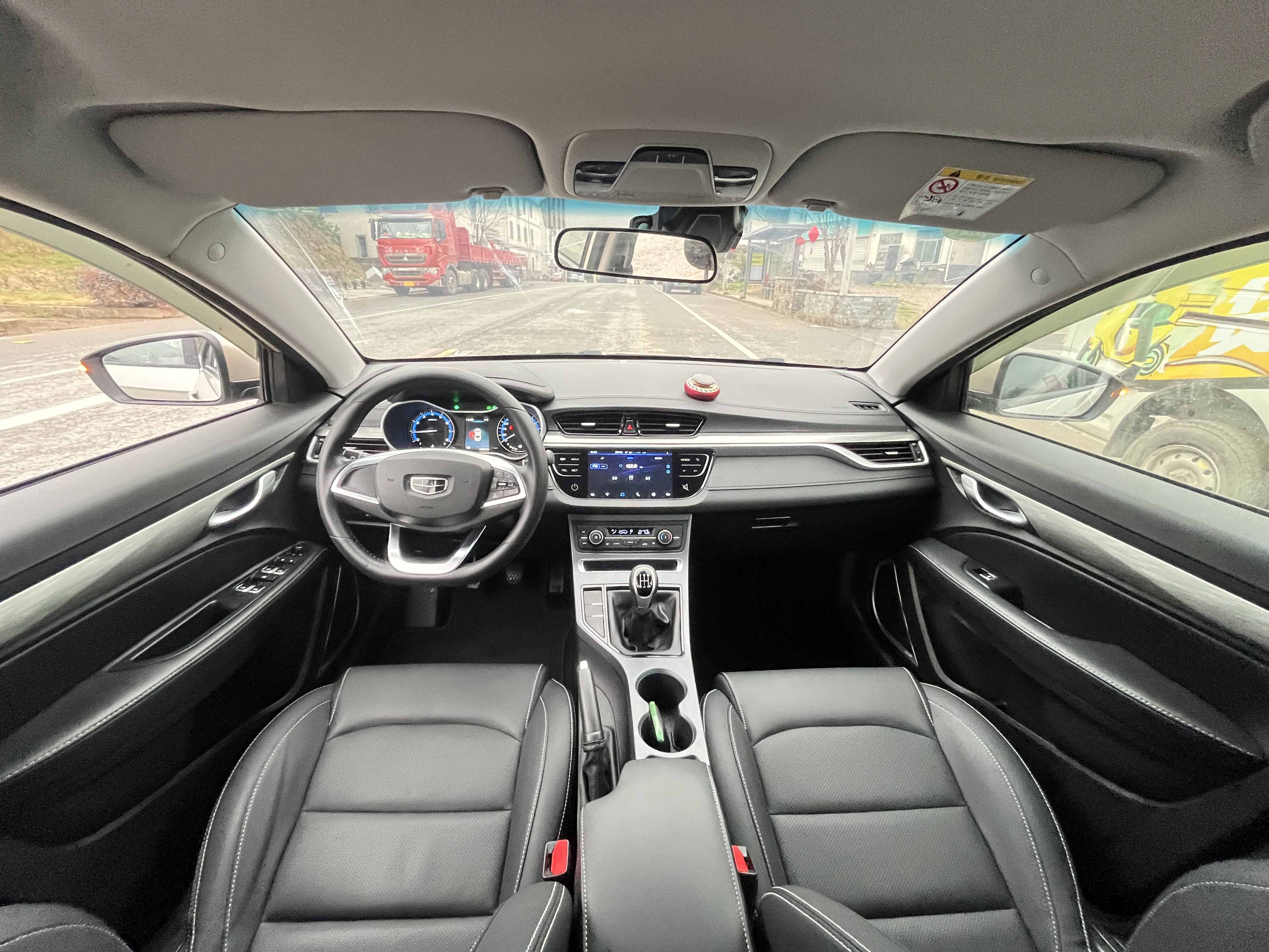 Emgrand 2019 #11 Emgrand 2019 car image #11