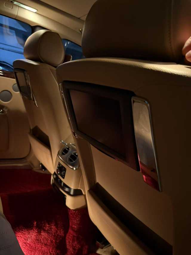 劳斯莱斯 古思特 2011 汽车图片 #11