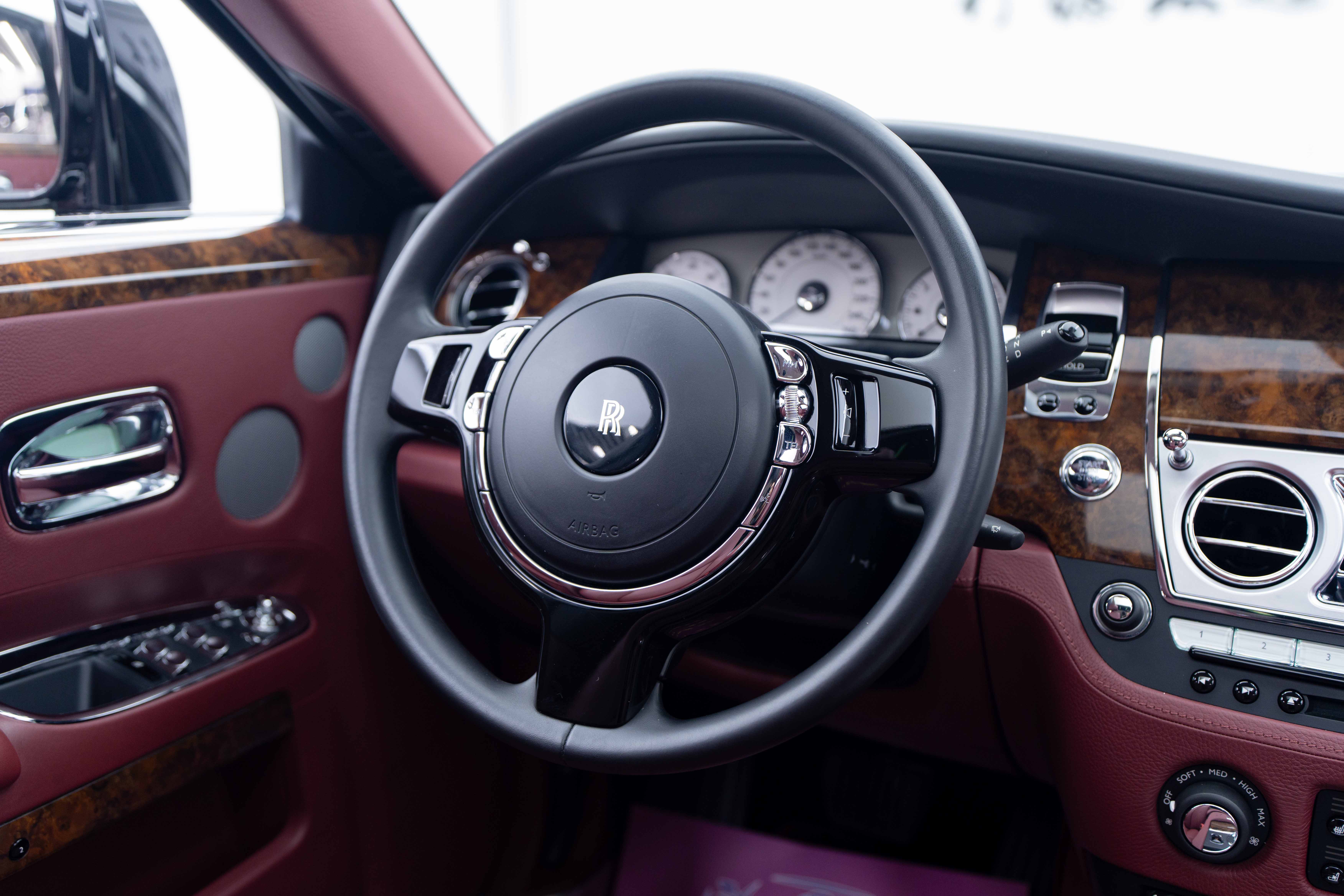 Rolls-Royce Ghost 2011 car image #11