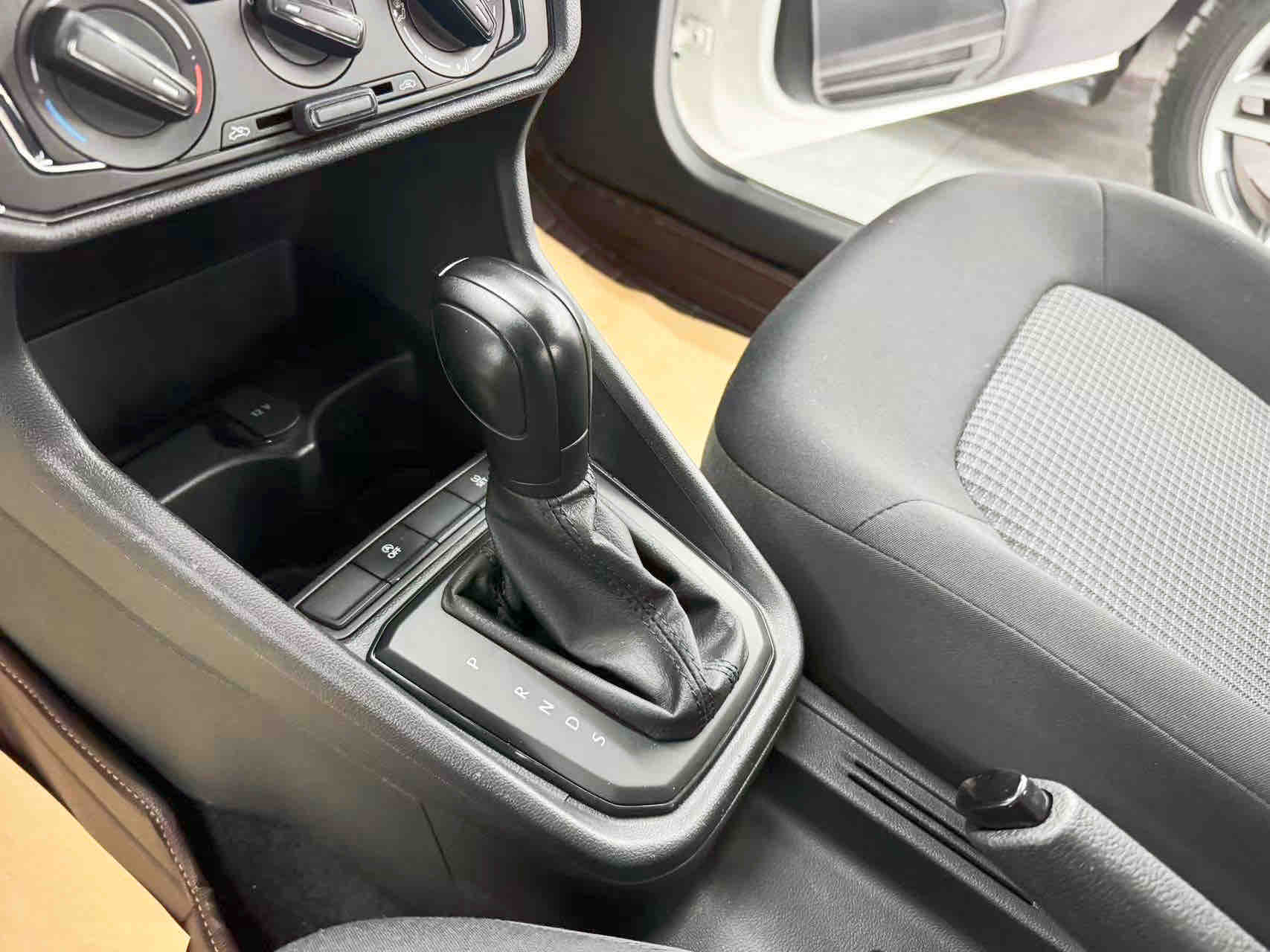 Santana 2019 car image #11