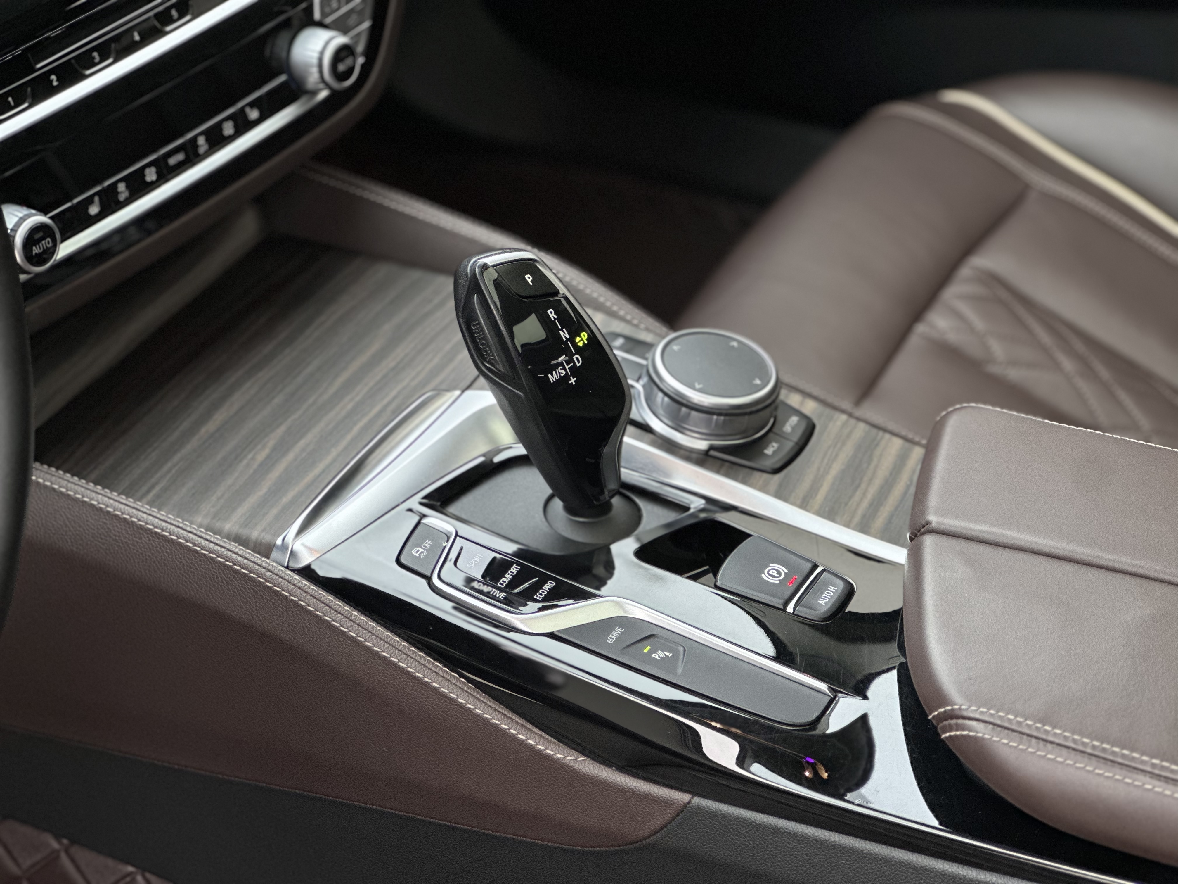 BMW 5 Series New Energy 2019 car image #11