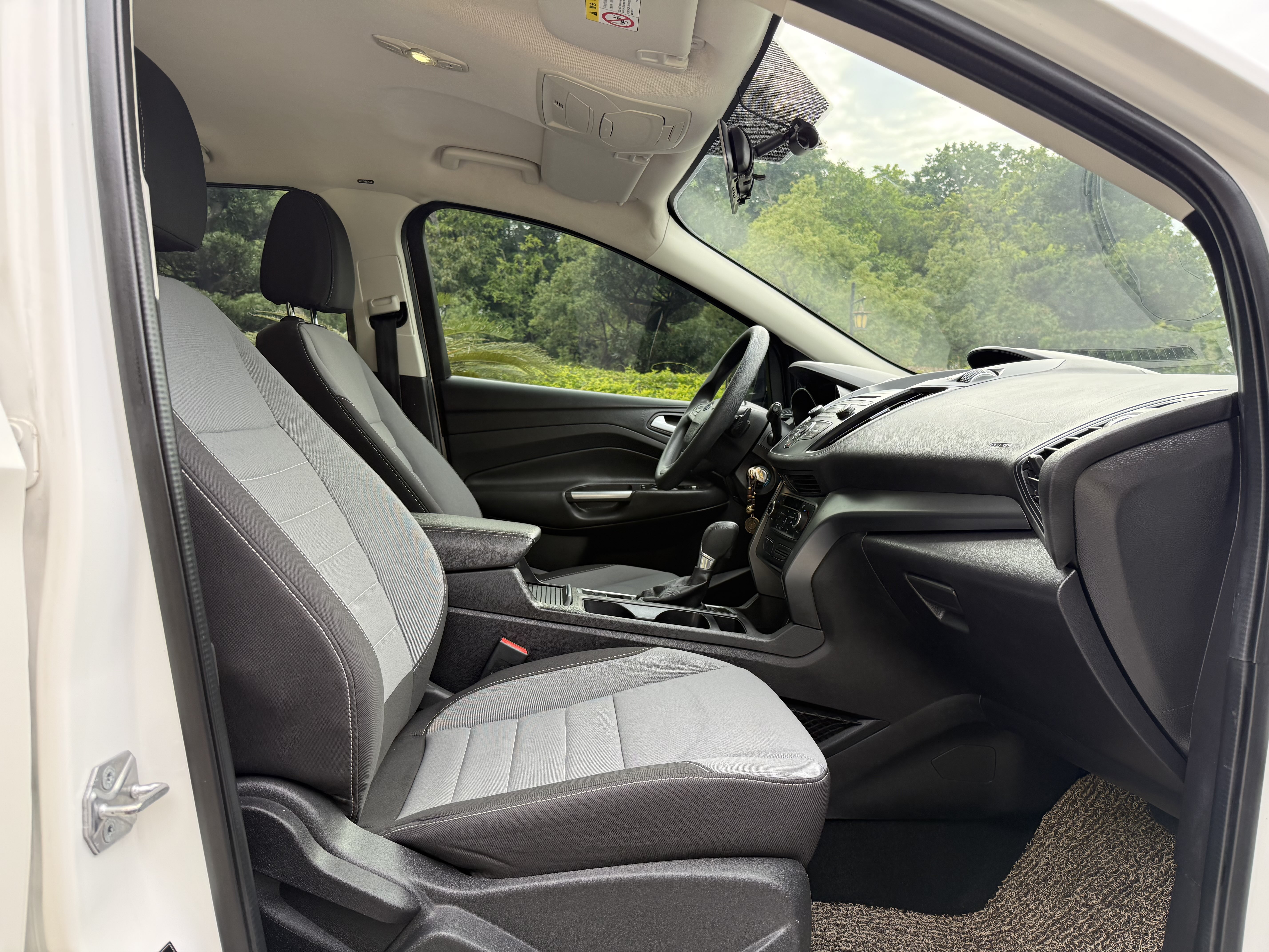 Ford Kuga 2017 car image #11