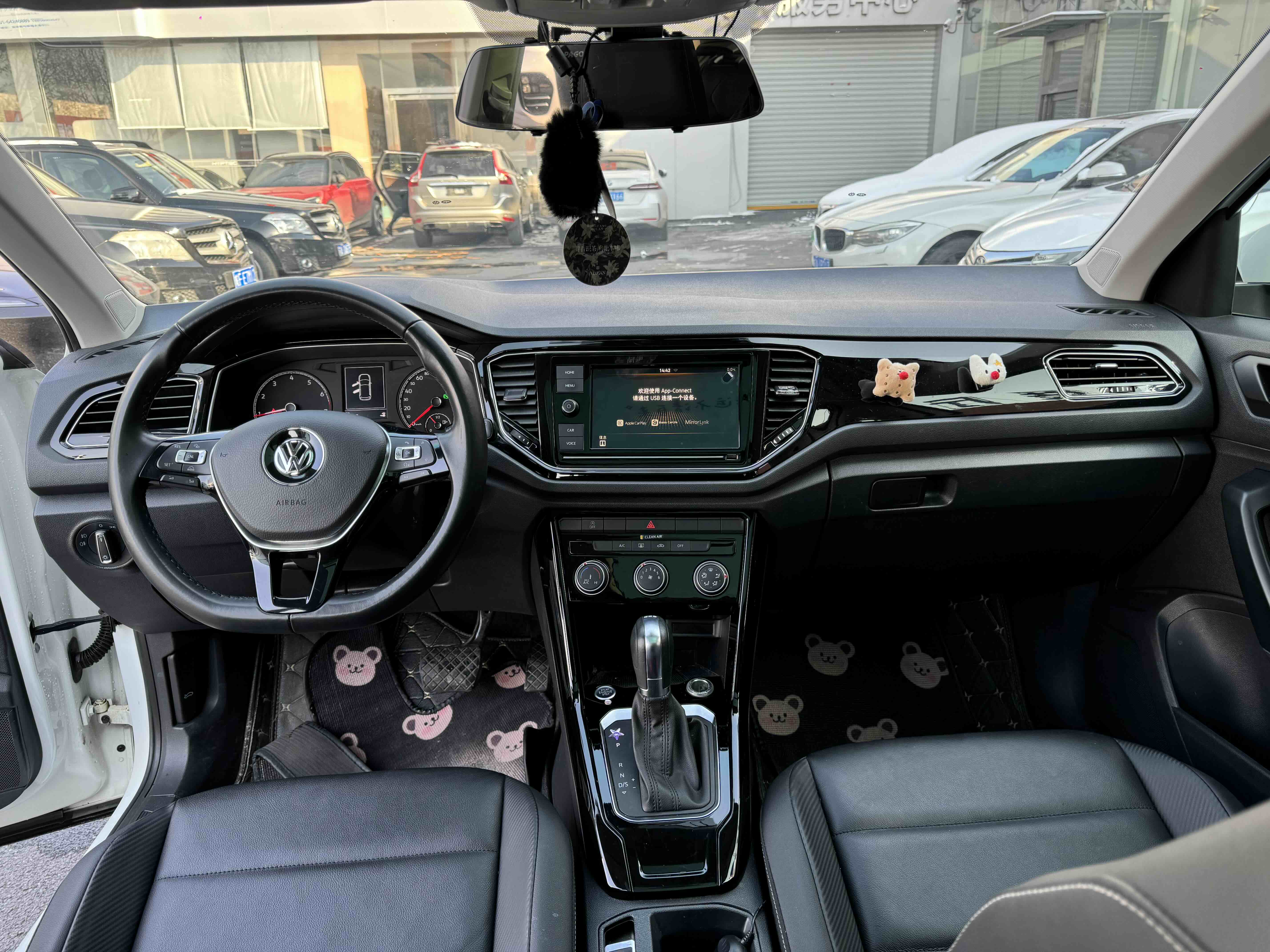 Volkswagen T-Roc 2019 car image #11