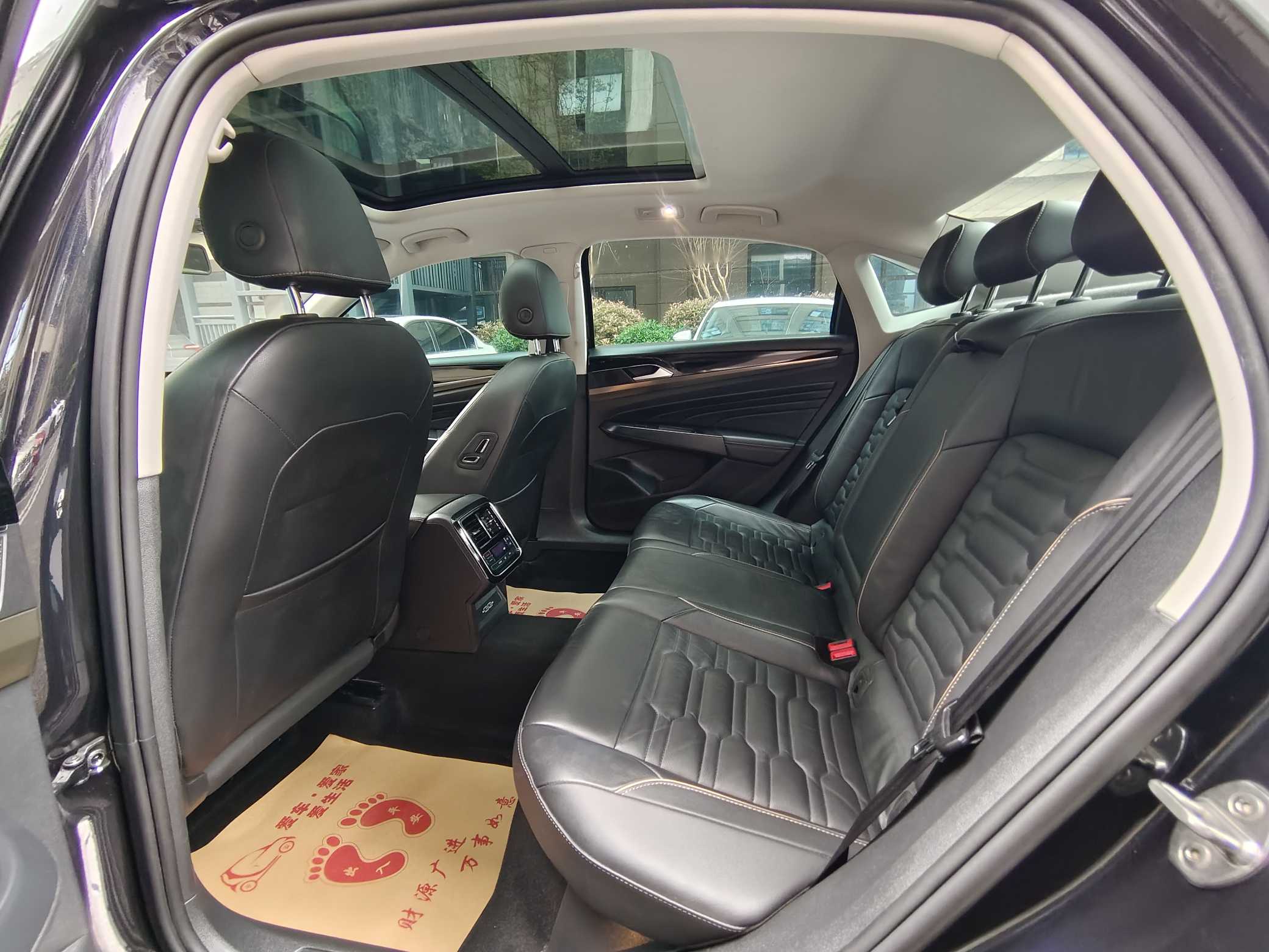 Volkswagen Passat 2019 car image #11