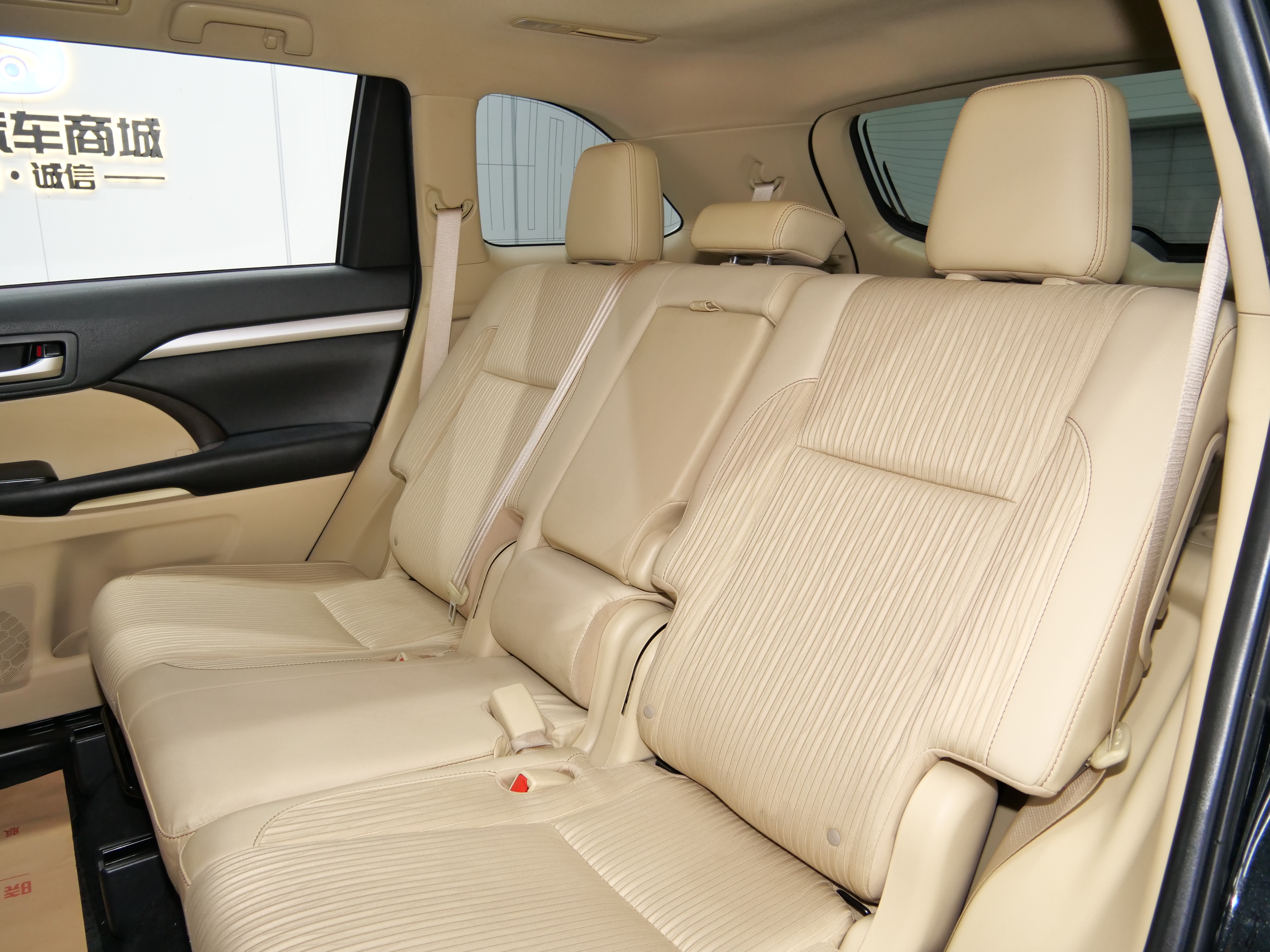 Toyota Highlander 2019 car image #11