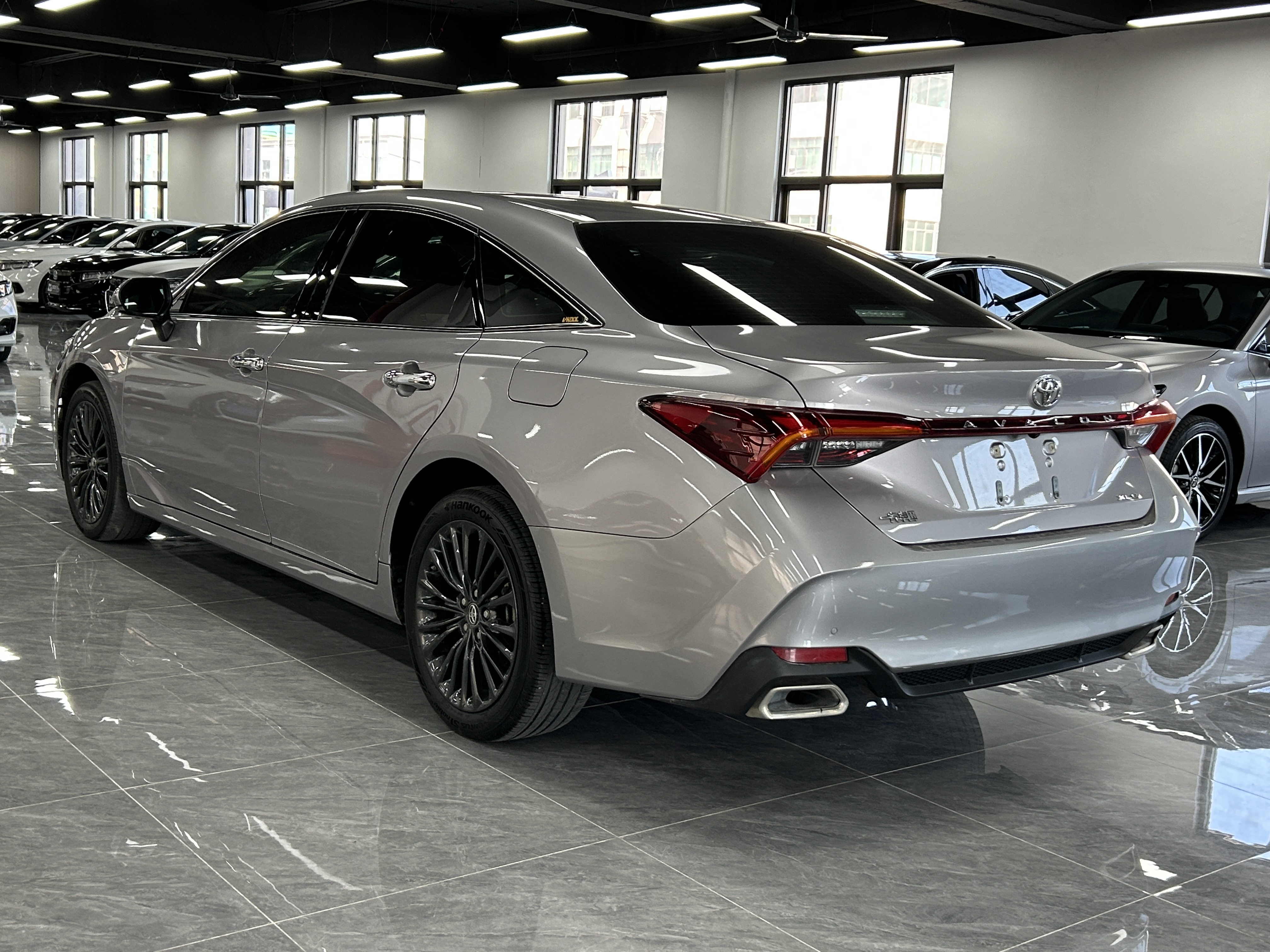 Toyota Avalon 2020 car image #11