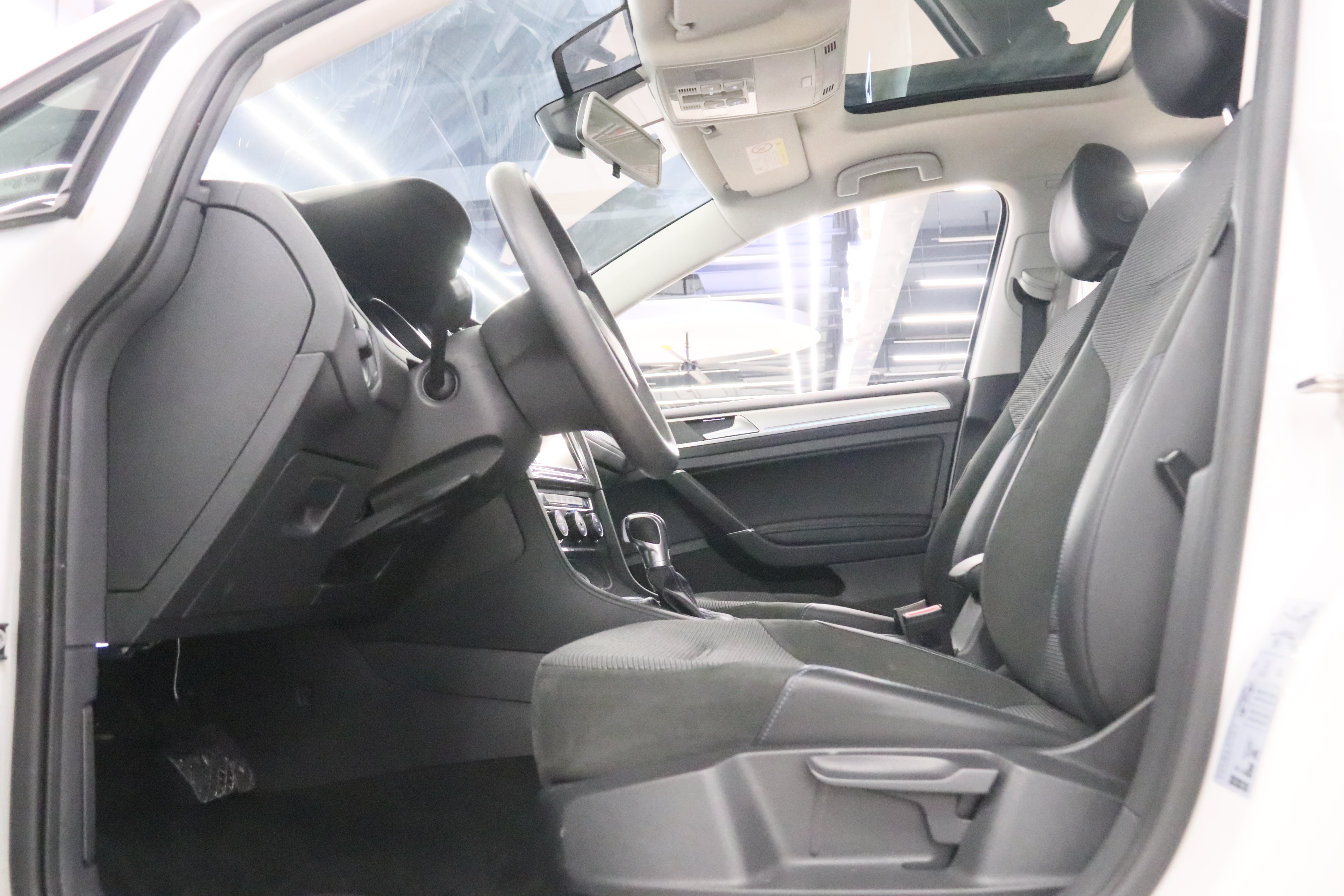 Volkswagen Golf Pure Electric 2020 #11 Volkswagen Golf Pure Electric 2020 car image #11