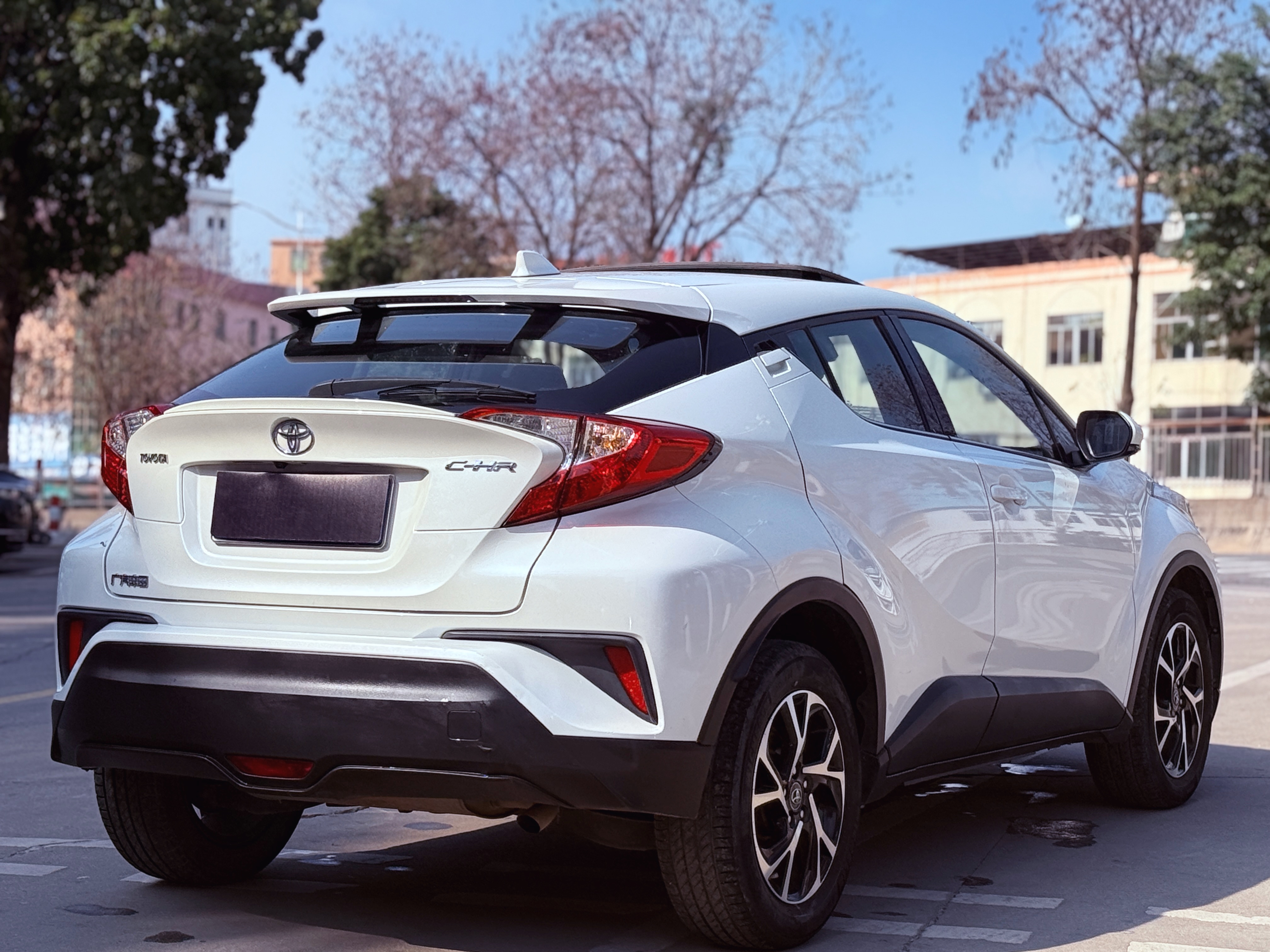 Toyota C-HR 2021 car image #11