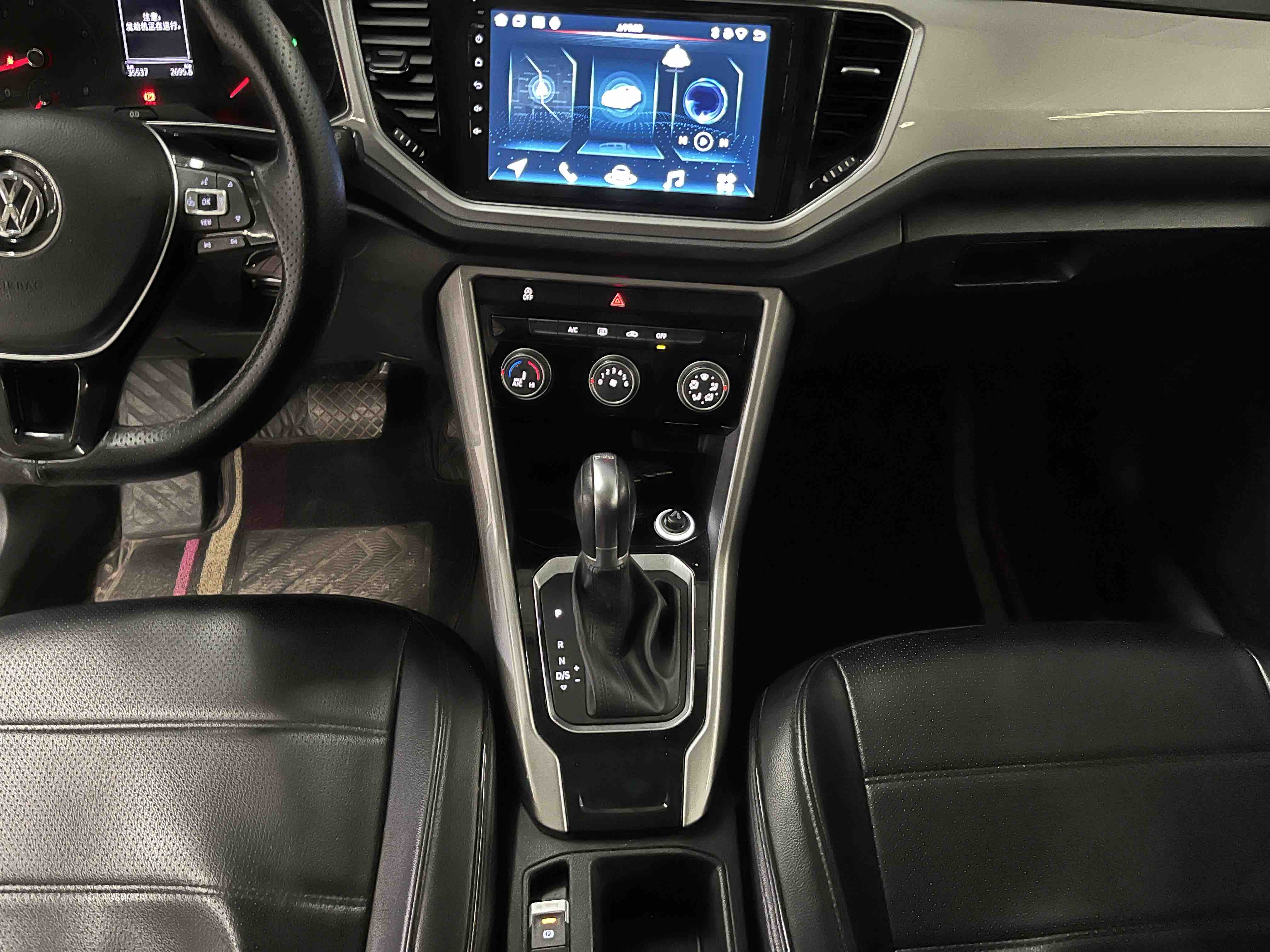 T-Roc 2021 car image #11