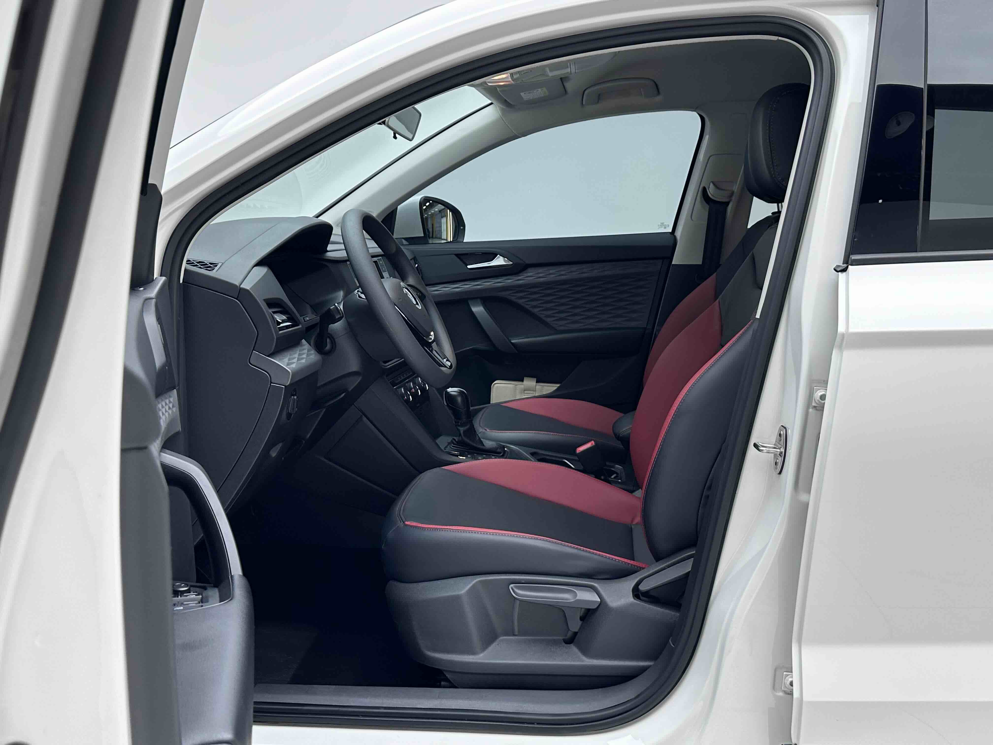 Volkswagen Tharu 2020 car image #11