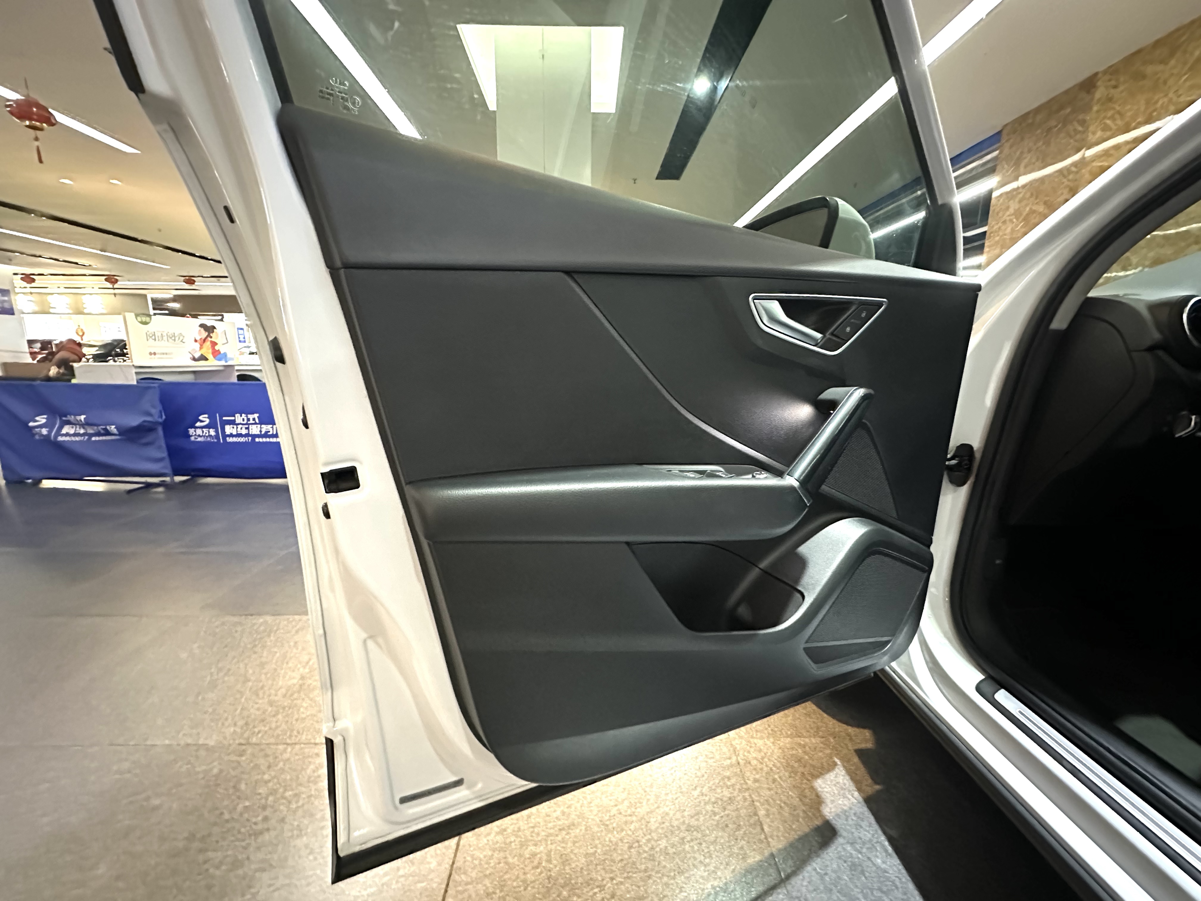 Audi Q2L e-tron 2021 imagen de coche #11