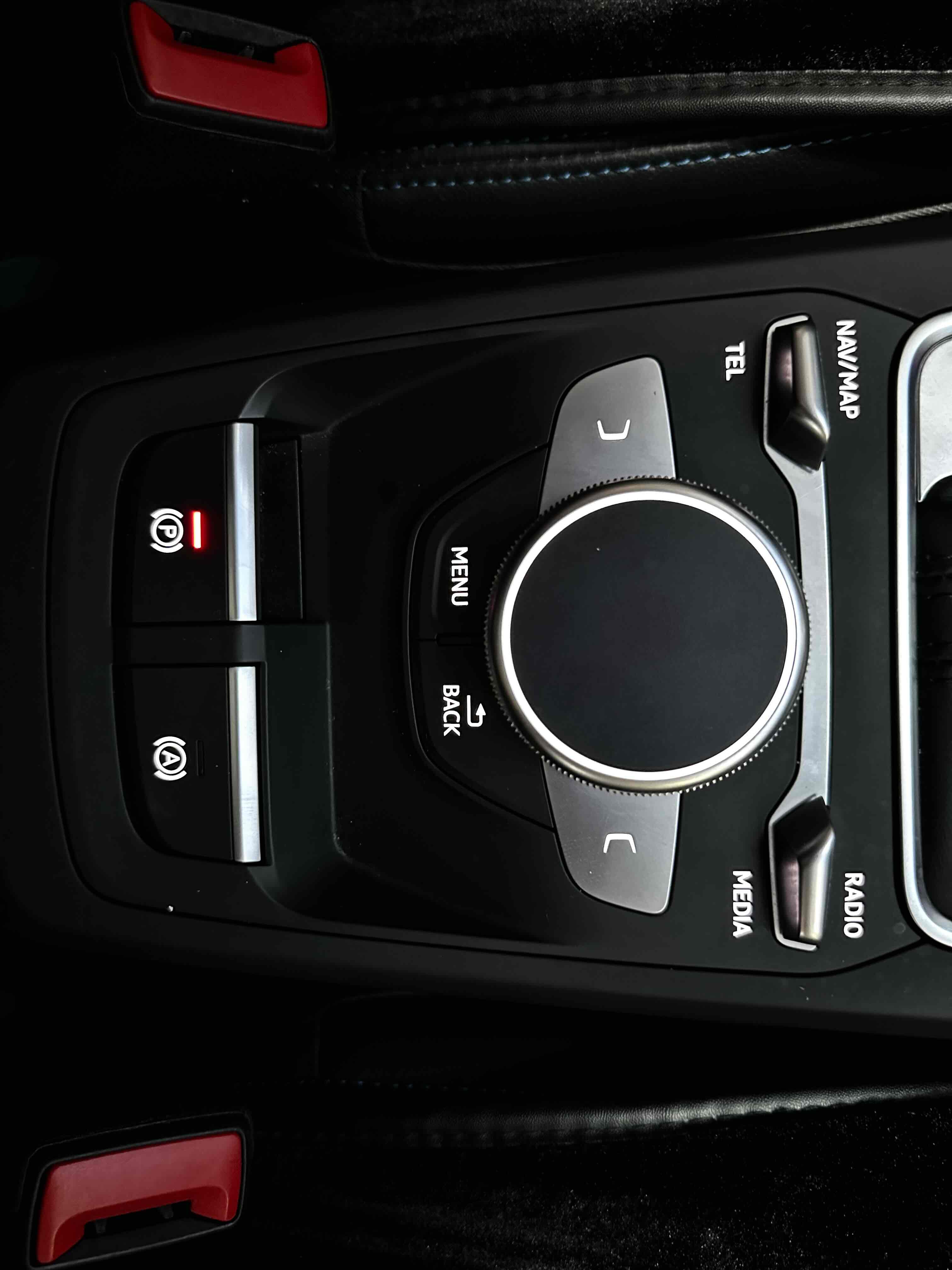 Audi Q2L e-tron 2021 car image #11