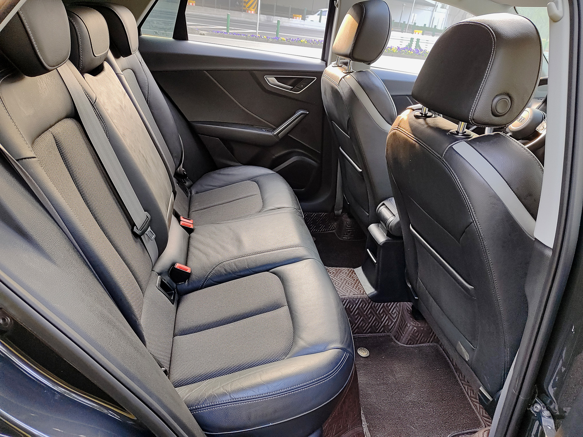 Audi Q2L e-tron 2020 car image #11