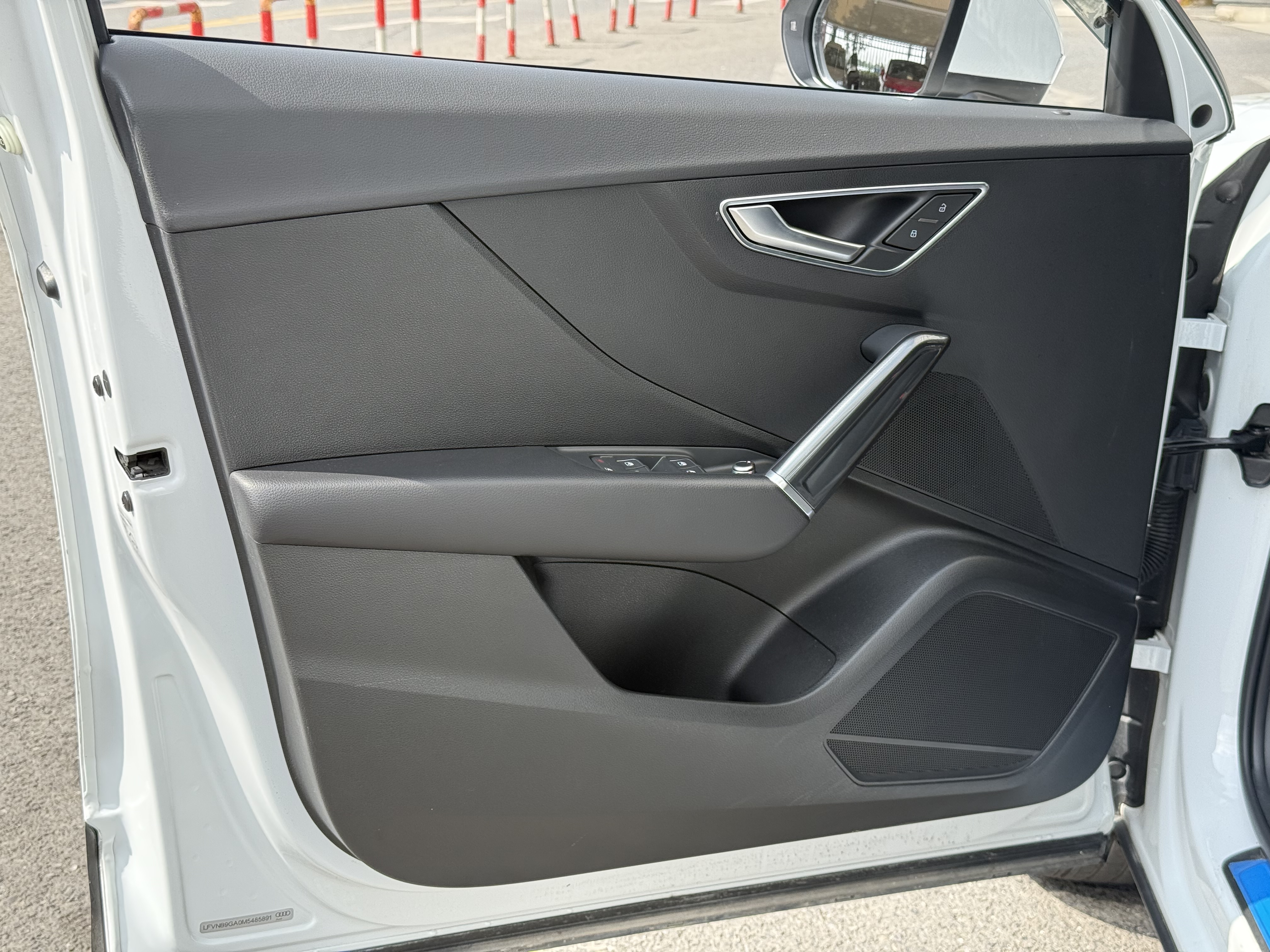 Q2L e-tron 2021 car image #11