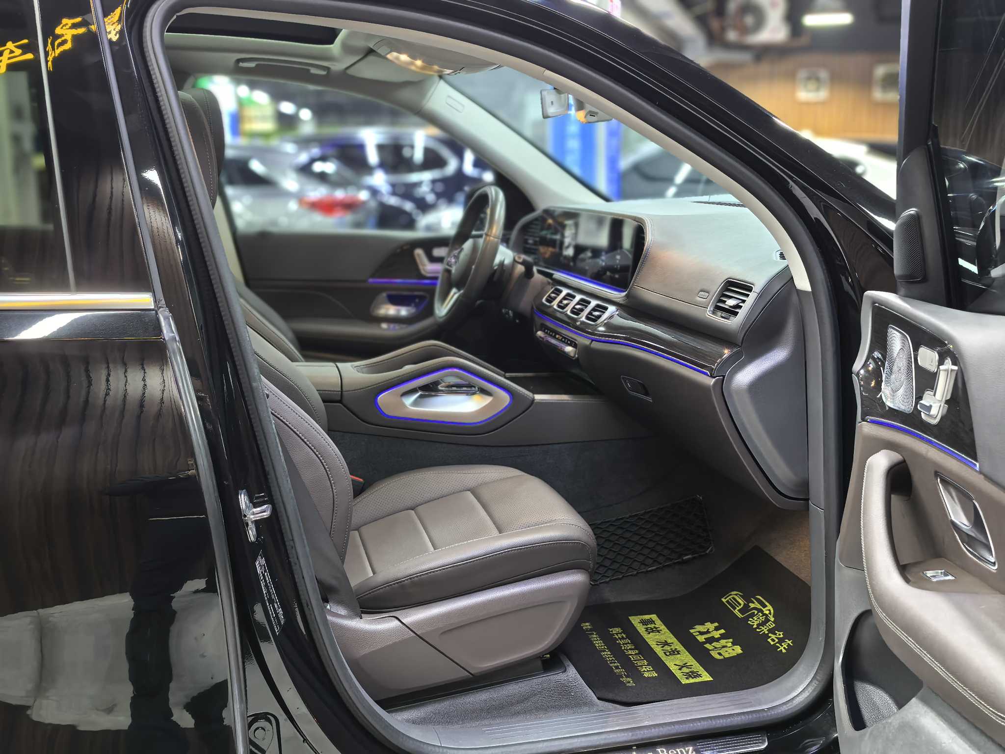 Mercedes-Benz GLE Class 2020 car image #11