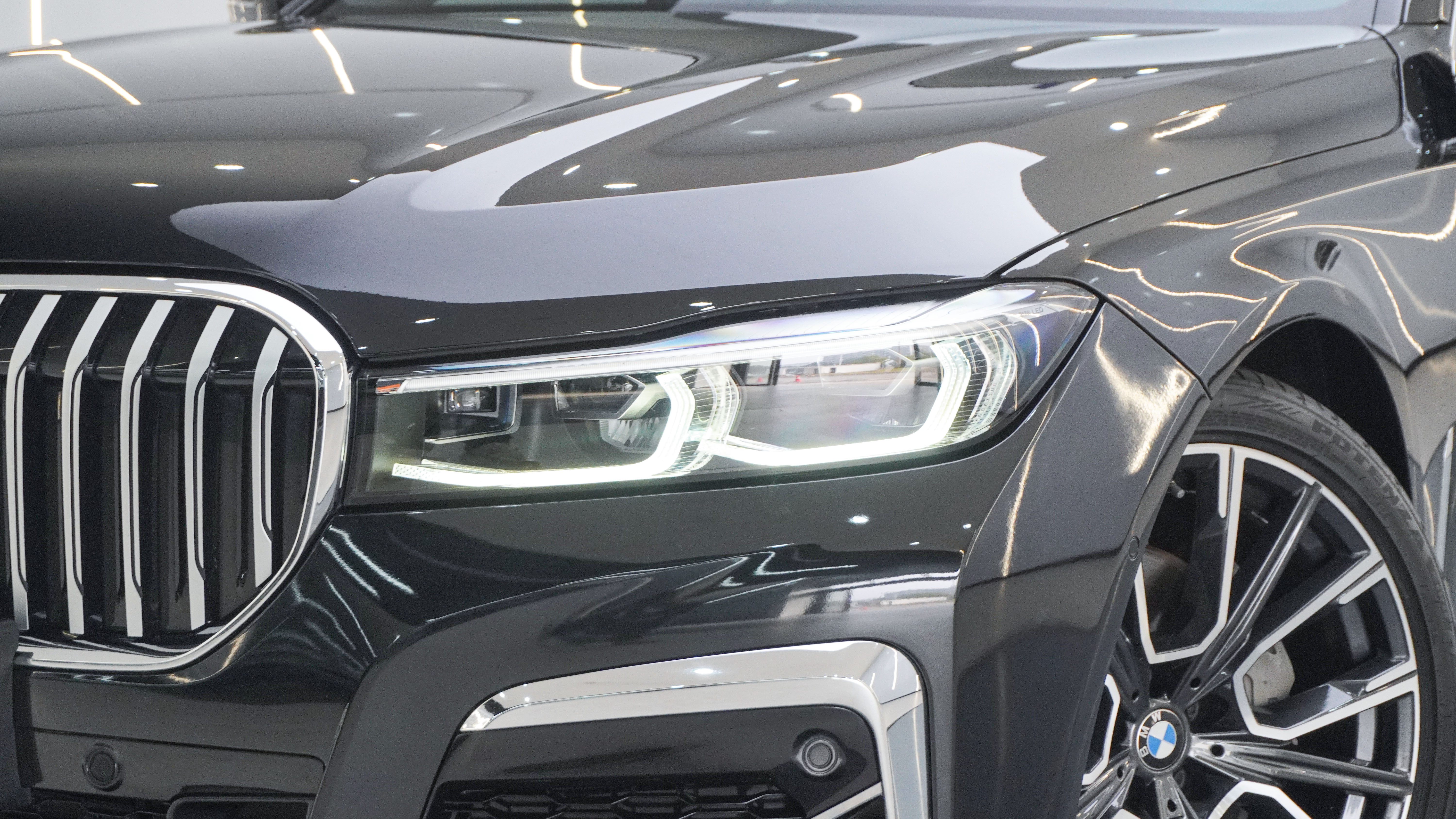 BMW 7 Series 2020 car image #11