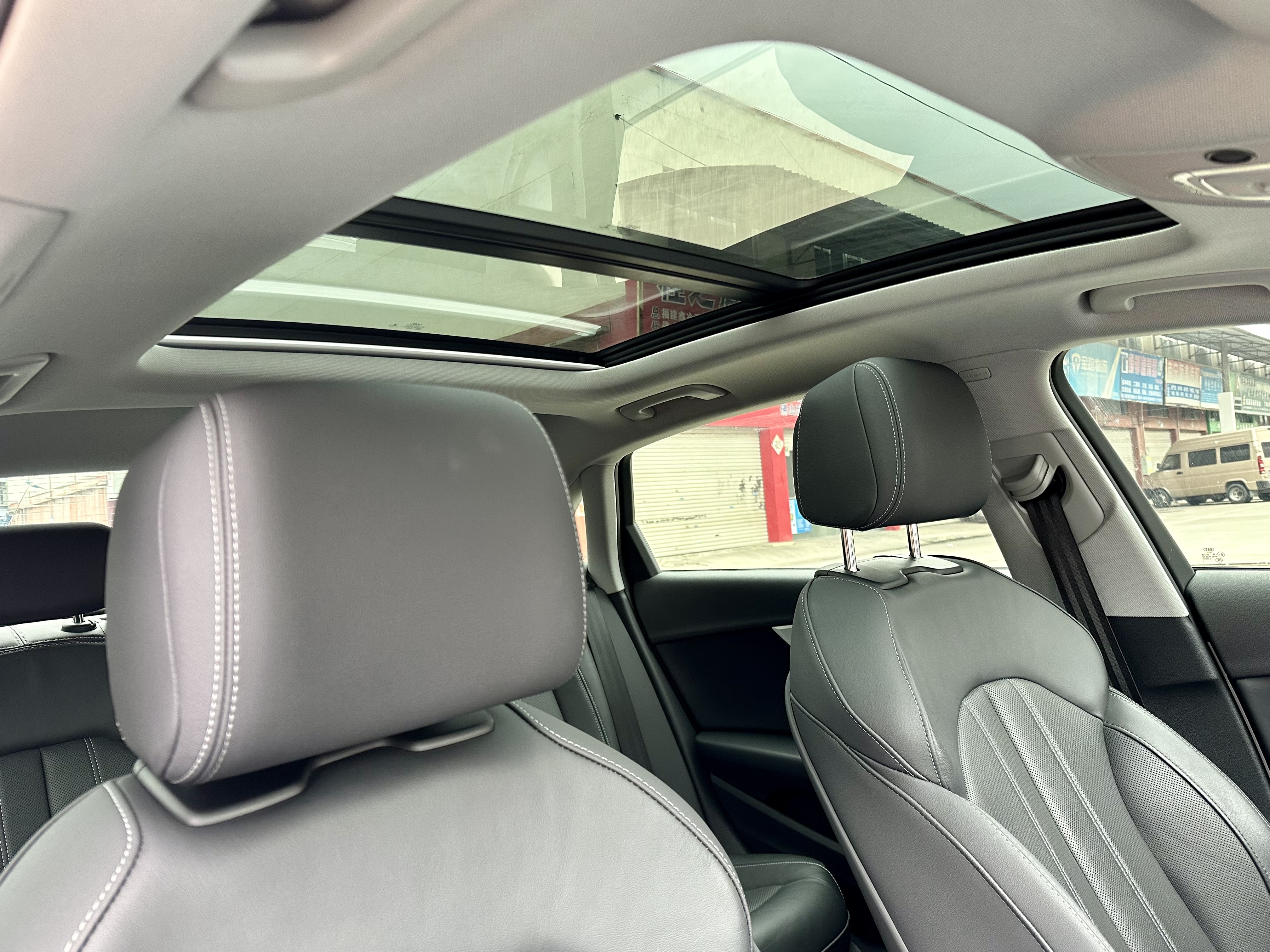 Audi A4L 2021 car image #11