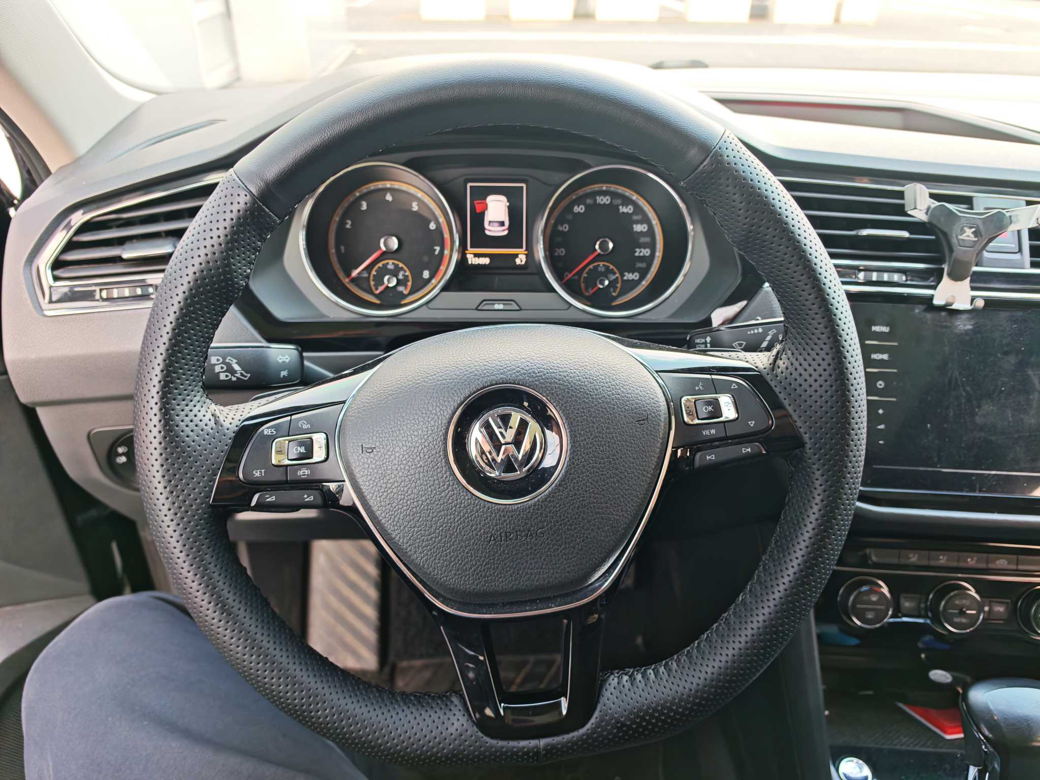 Volkswagen Tiguan L 2020 #11 Volkswagen Tiguan L 2020 car image #11