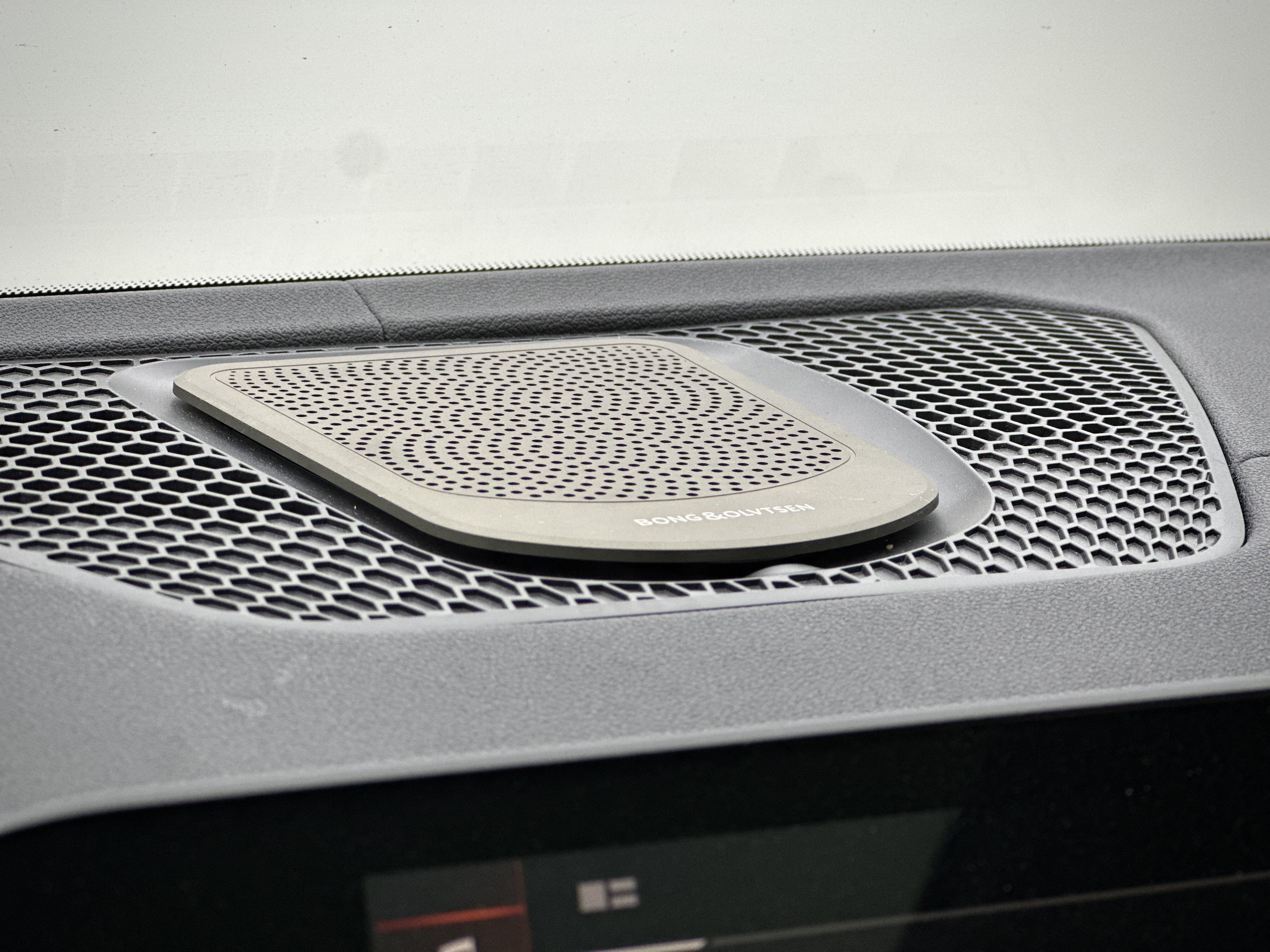 BMW 3 Series 2020 car image #11