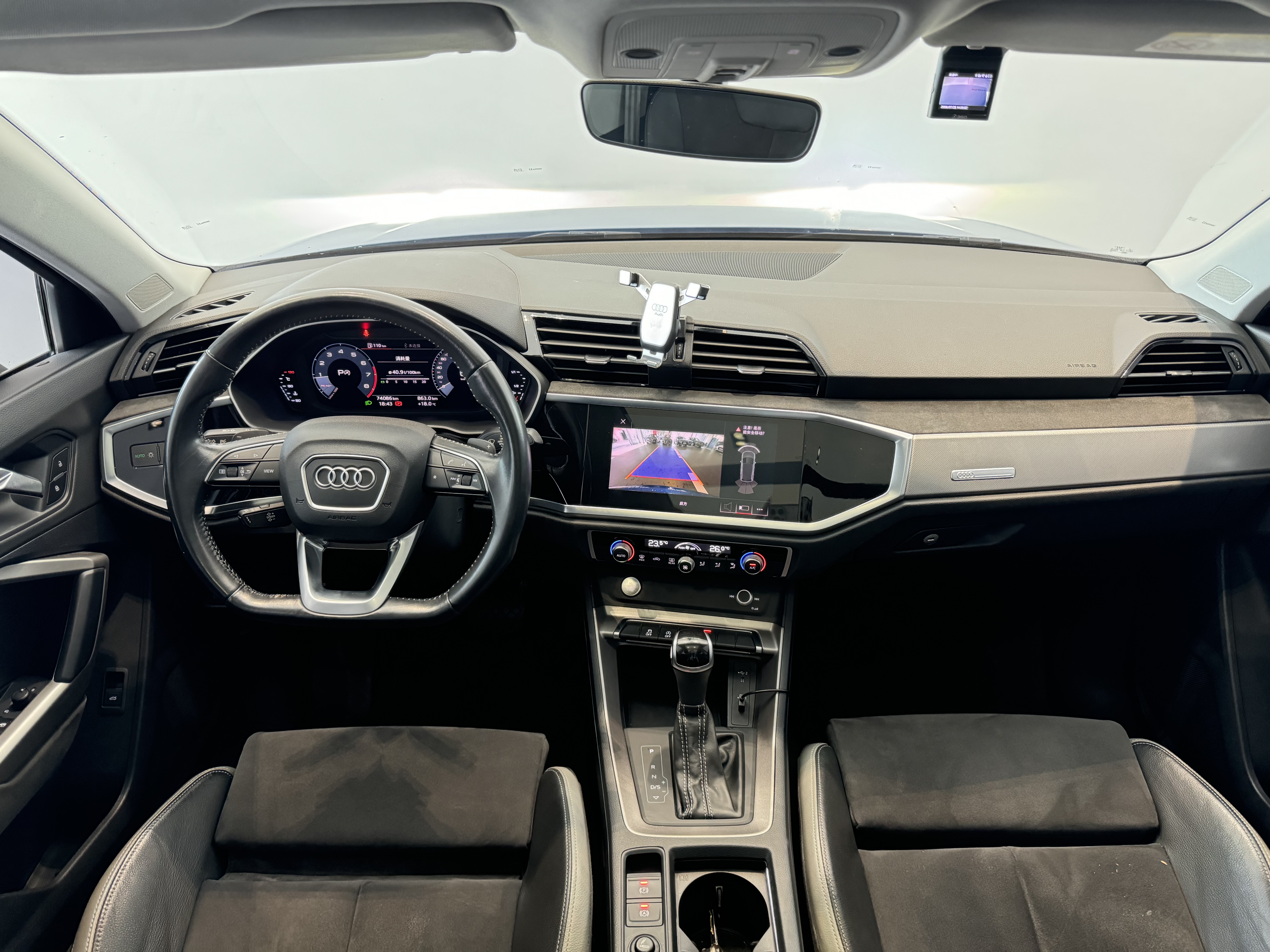 Audi Q3 2020 car image #11