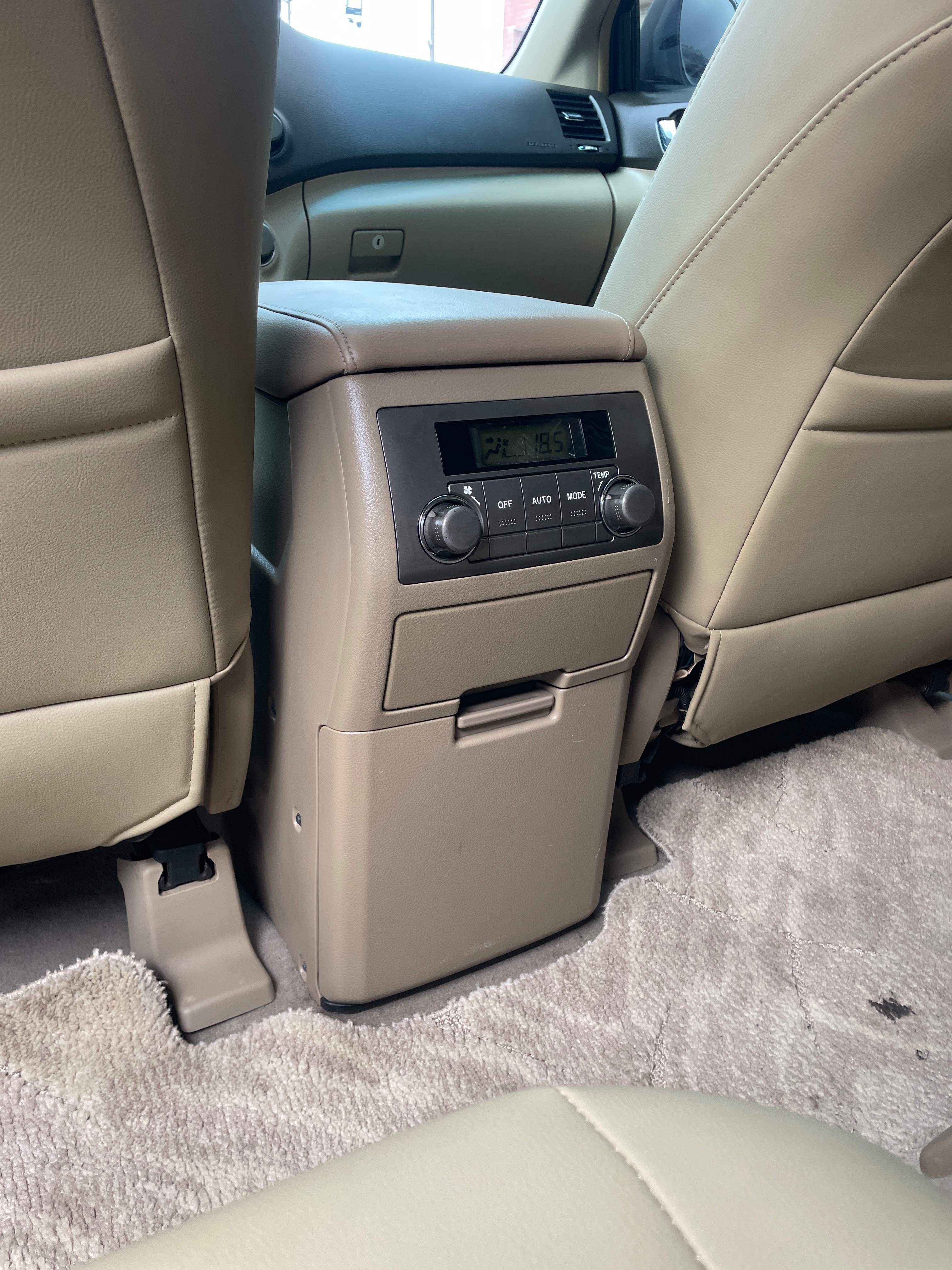 Toyota Highlander 2010 car image #11