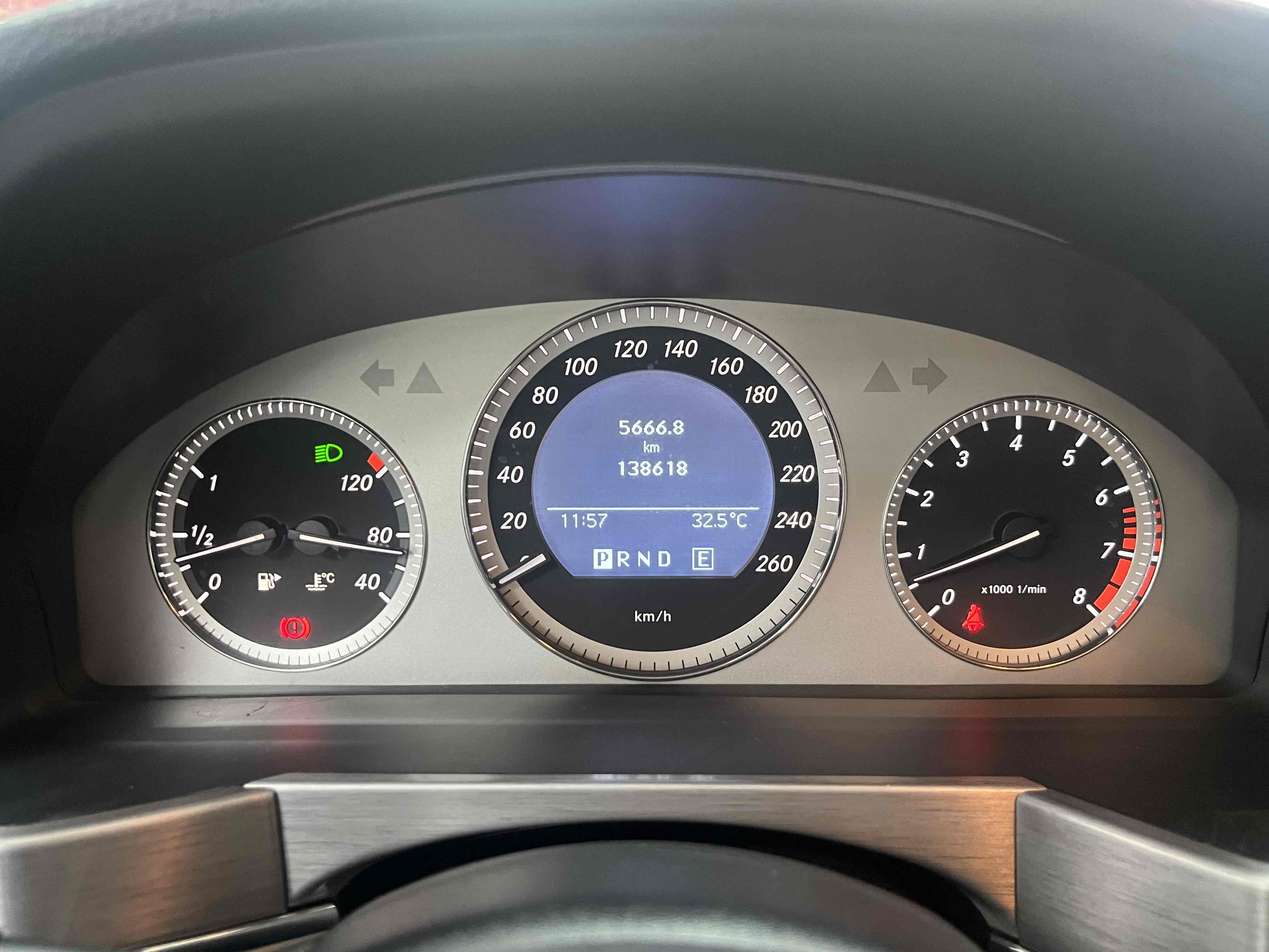 Mercedes-Benz GLK Class (Imported) 2012 #11 Mercedes-Benz GLK Class (Imported) 2012 car image #11