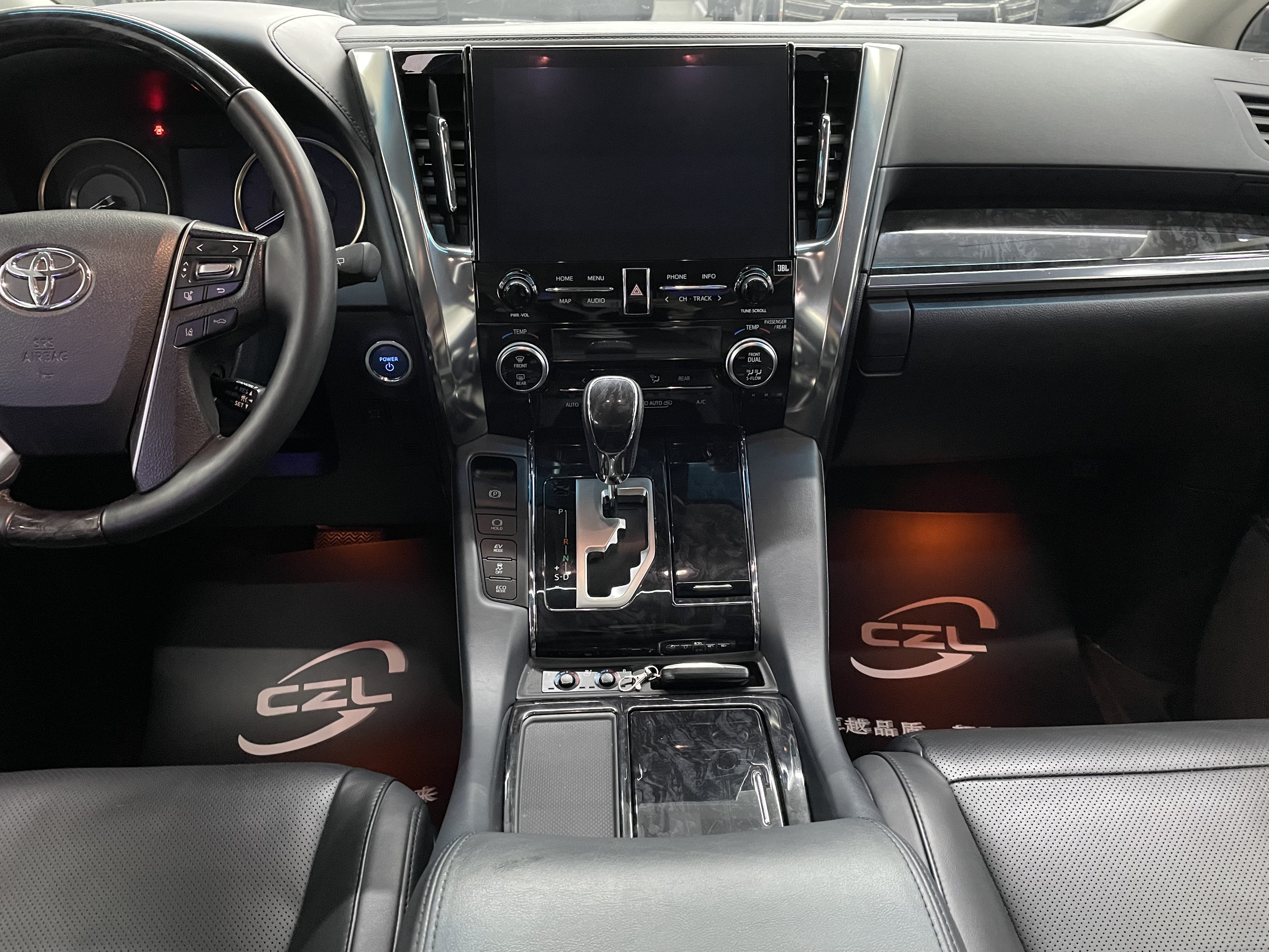 Toyota Vellfire 2020 car image #11