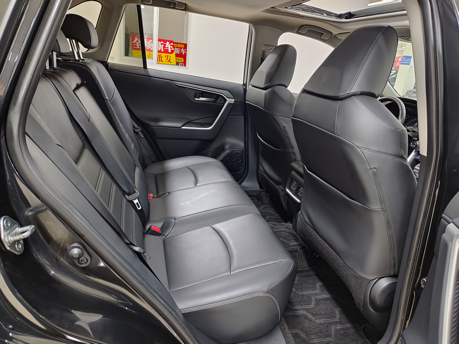 Toyota RAV4 2020 immagine di auto #11