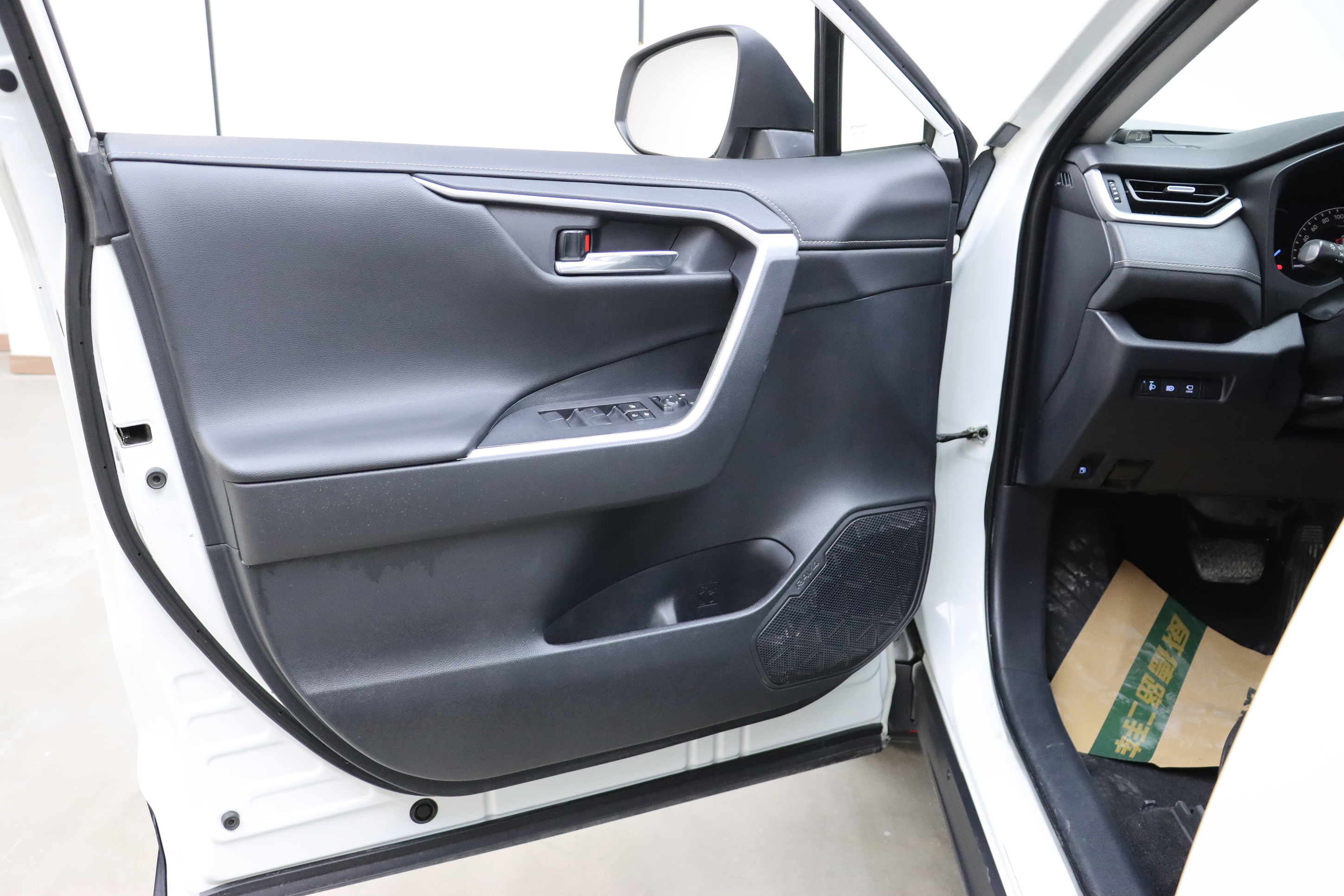 Toyota RAV4 2020 car image #11