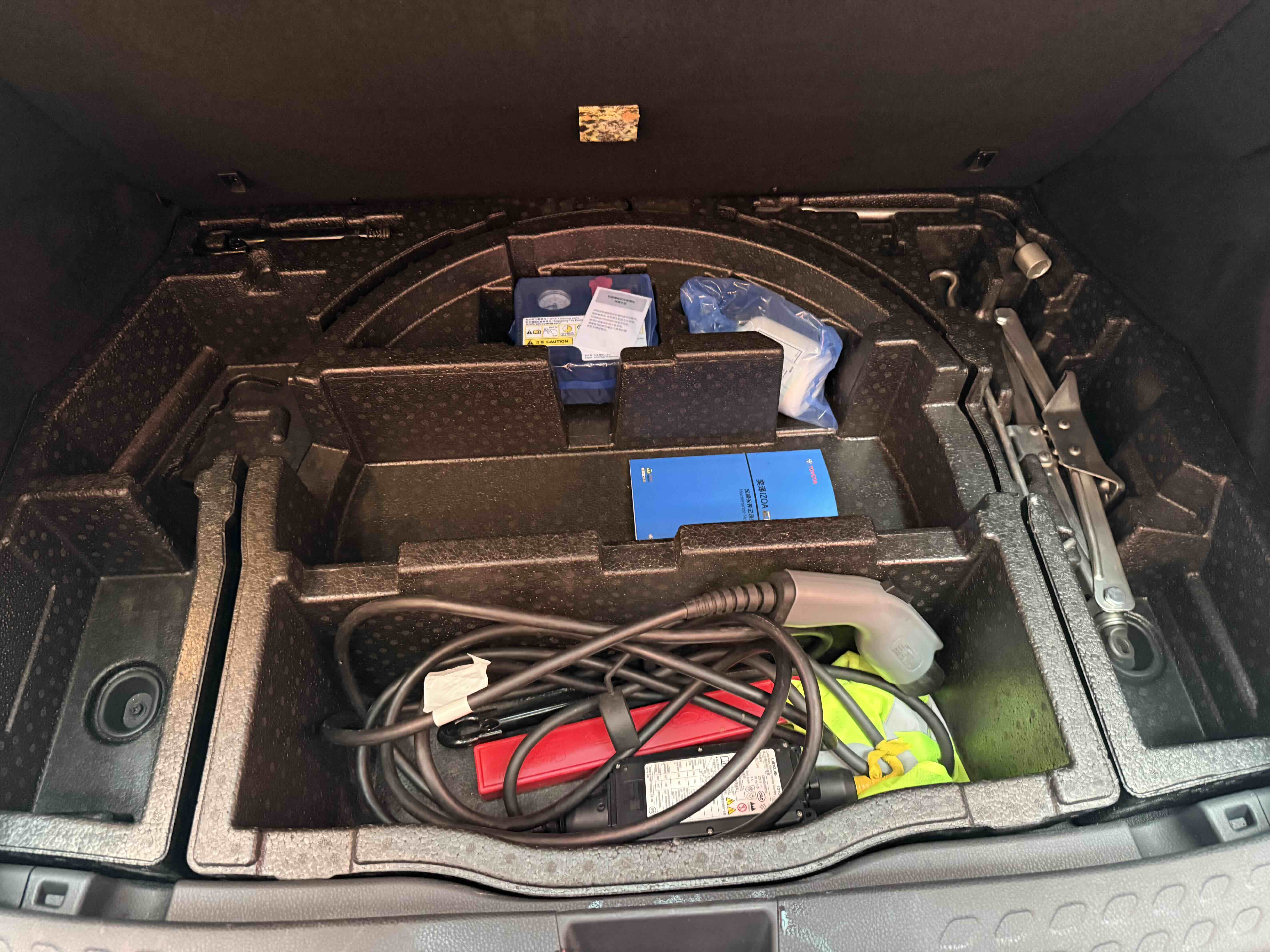 Toyota Izoa E 2021 imagem de carro #11