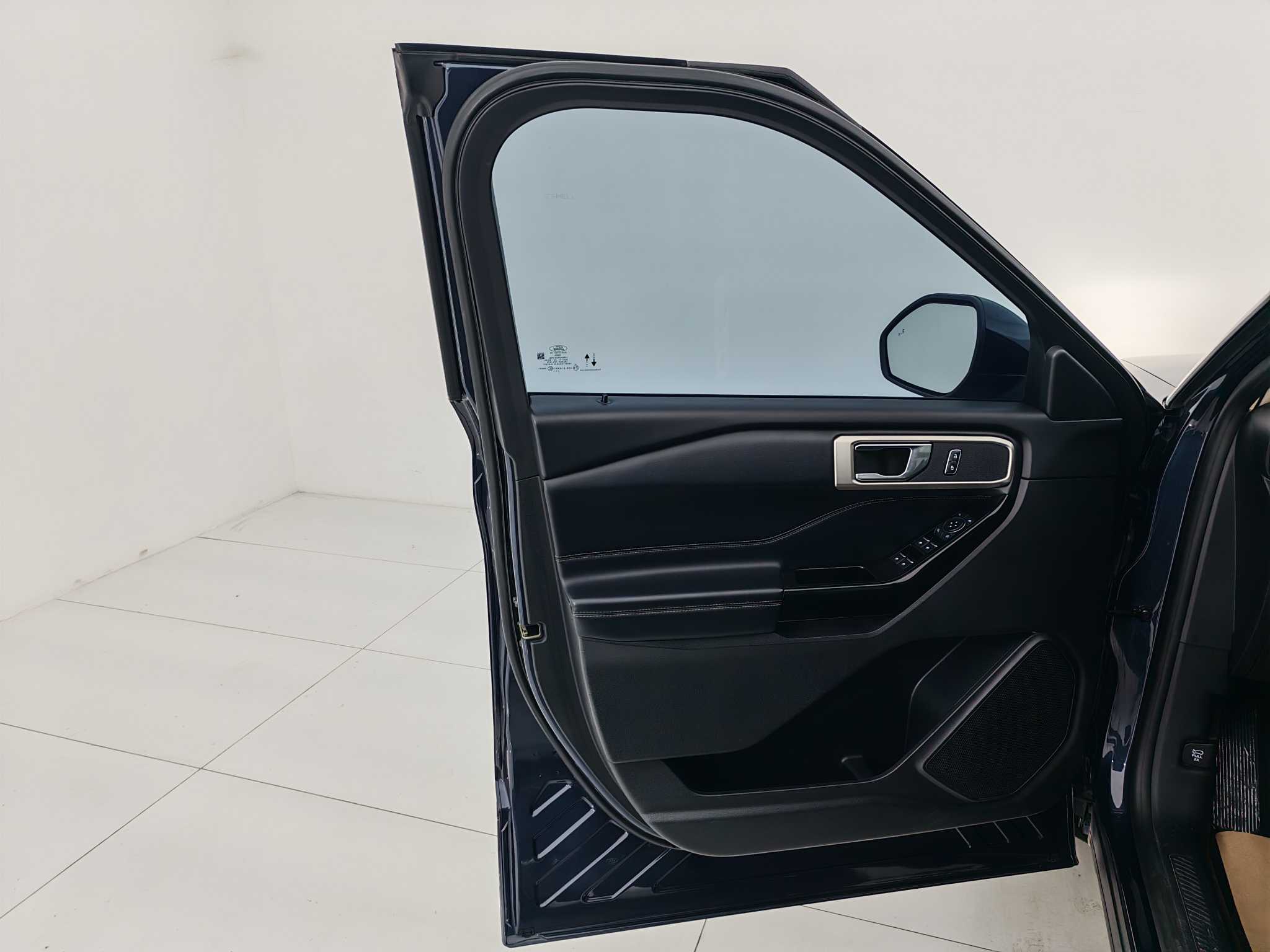 Ford Explorer 2022 car image #11