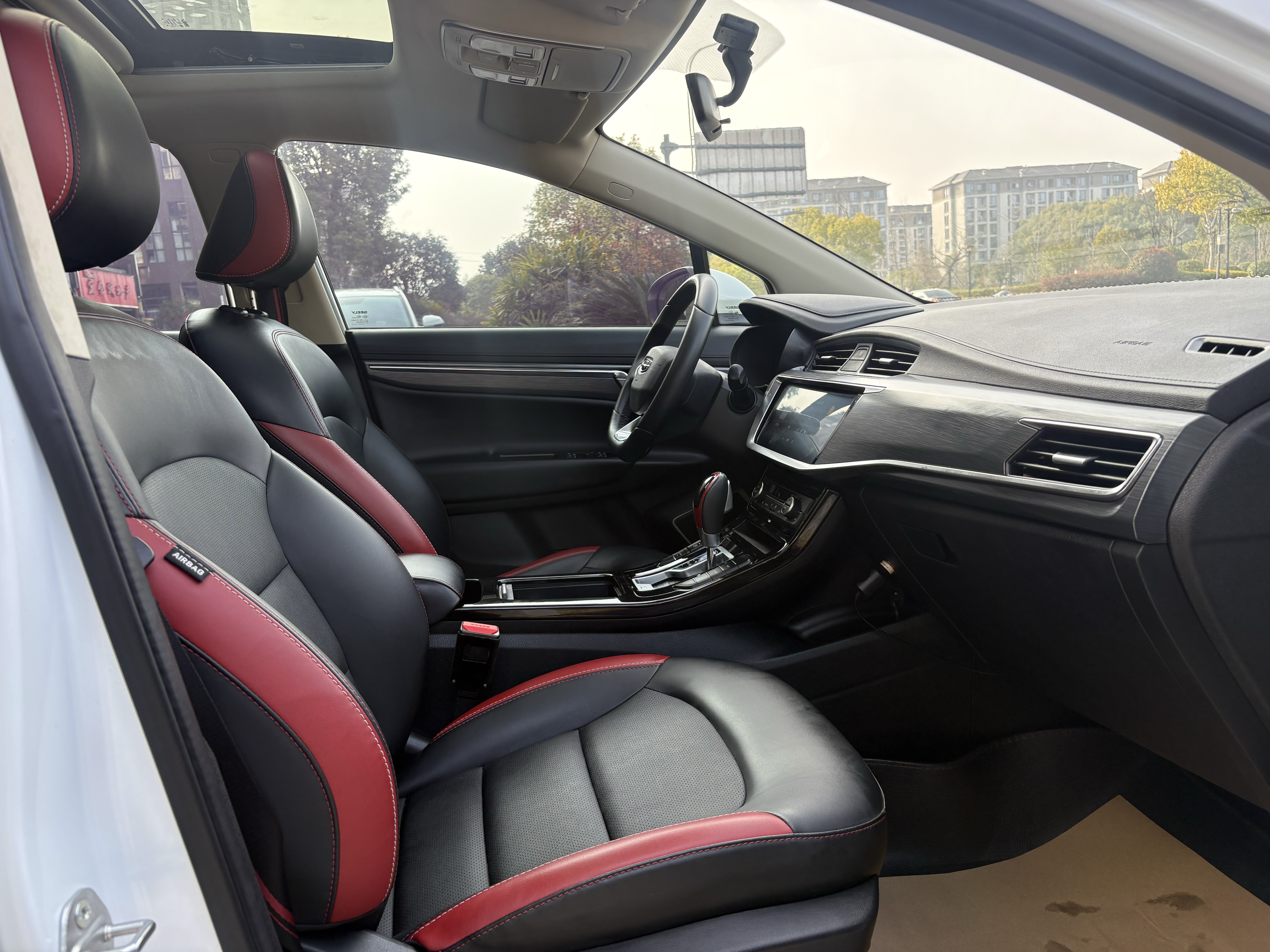 Emgrand GS 2021 car image #11