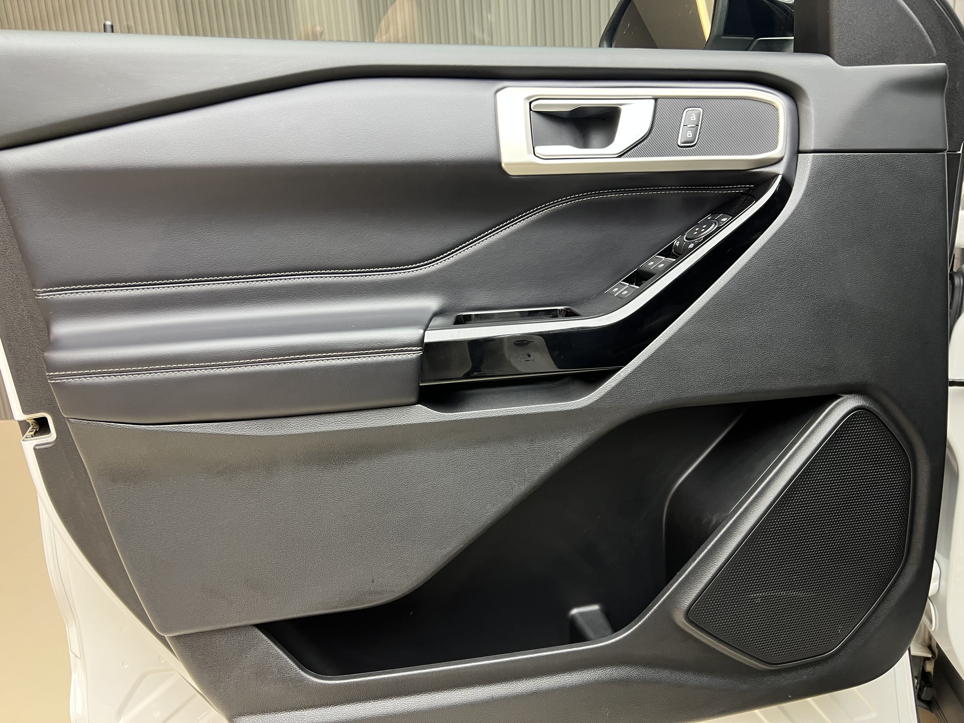 Ford Explorer 2021 car image #11