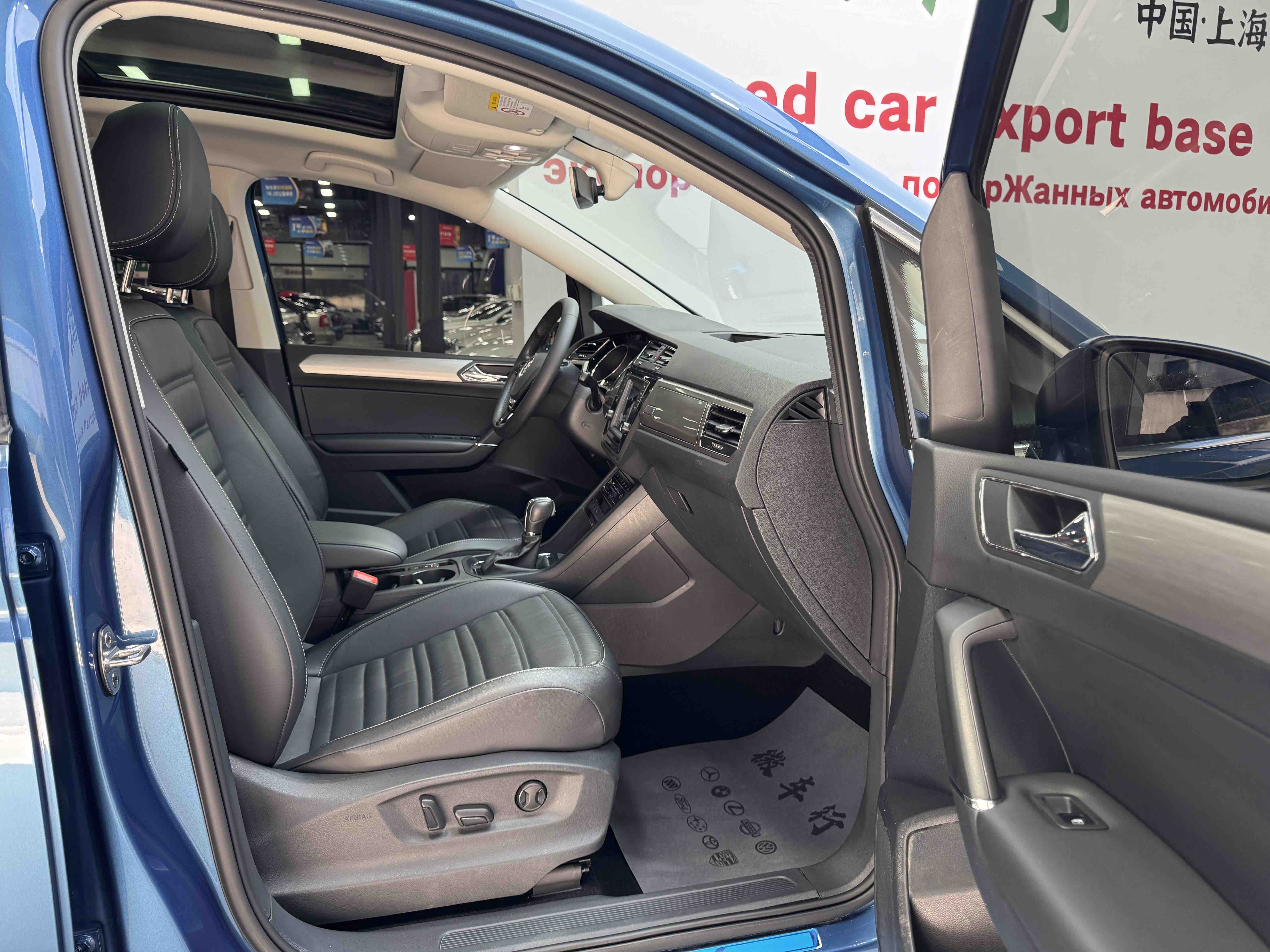 Volkswagen Touran 2021 car image #11